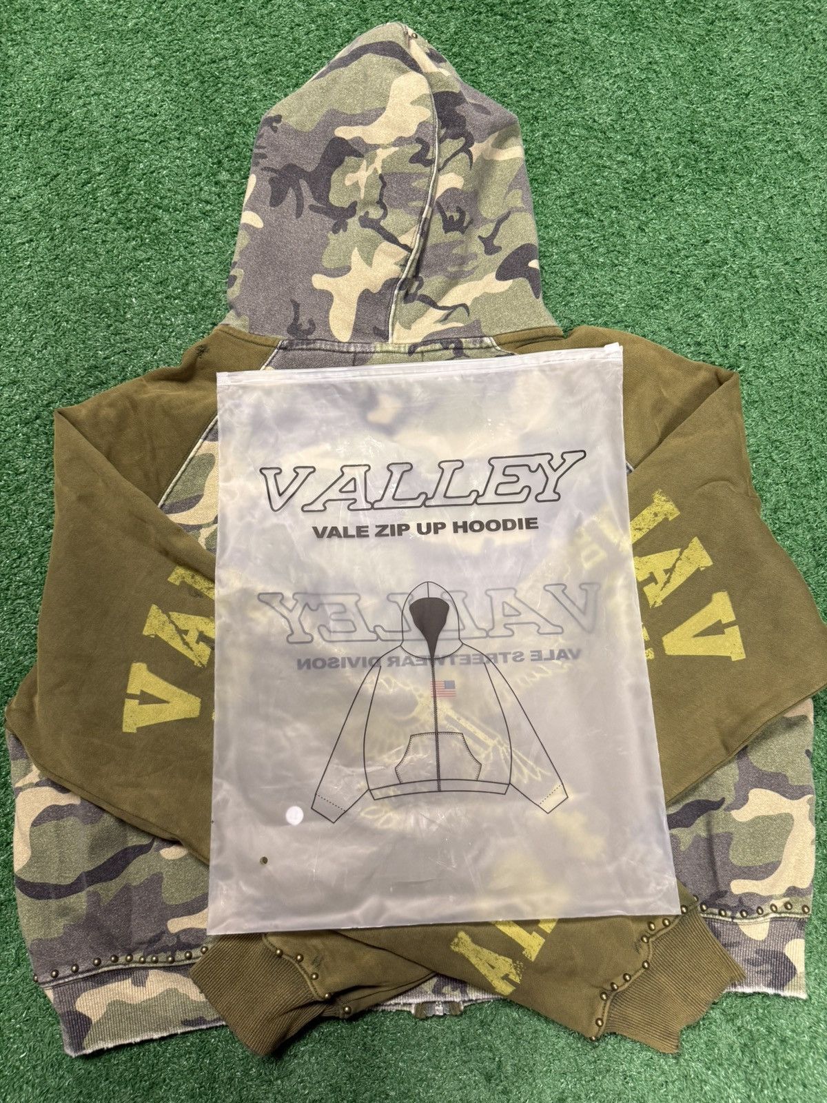 Vale Vale “terrain” zip up Size US L / EU 52-54 / 3 - 6 Thumbnail