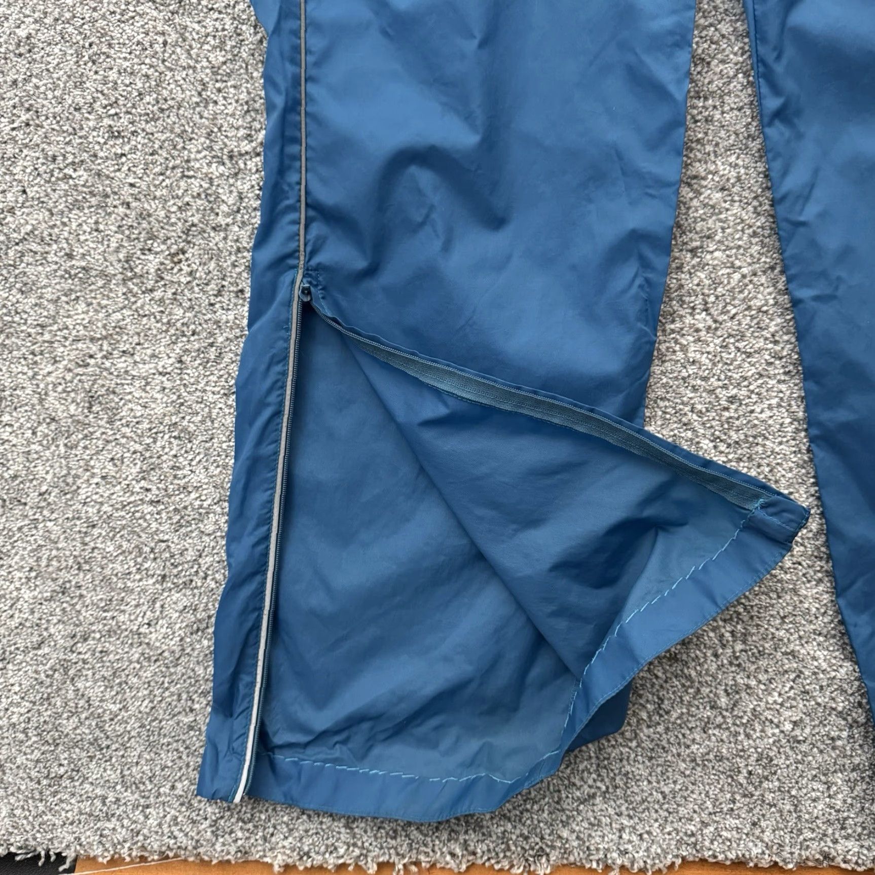 Adidas Adidas Nylon Track Pants Mens 26 Regular Blue 80s Vintage Athletic Gorpcore Streetwear Sweatpants Pants Mens Size US 26 / EU 42 - 6 Thumbnail