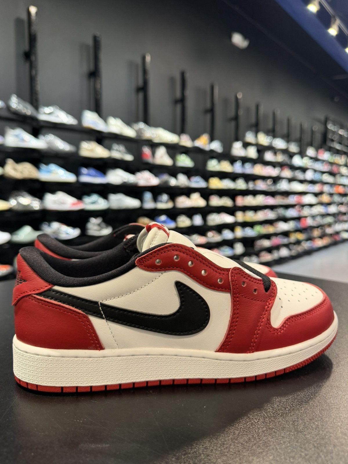 Jordan Brand Size 6 - Jordan 1 Low Retro OG Chicago (2025) Size US 6 / EU 39 - 3 Thumbnail