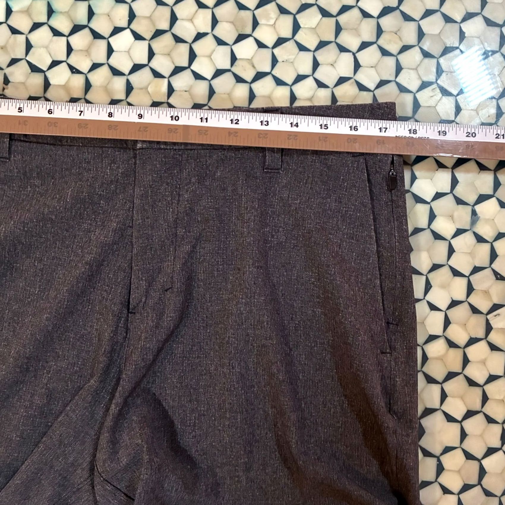 Lululemon EUC Lululemon Commission 9" Shorts Charcoal Gray Mens 34 Performance Stretch Size US 34 / EU 50 - 6 Thumbnail