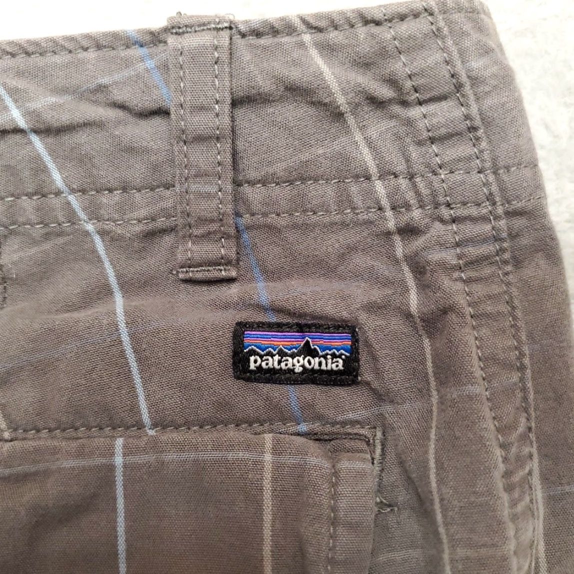 Patagonia Patagonia Shorts Mens 34 Gray Blue Window Pane Plaid Lightweight Outdoors Gorp Bermuda Regular Waist 34 Pockets Belt Loops Cotton Casual Mens Size US 34 / EU 50 - 5 Thumbnail
