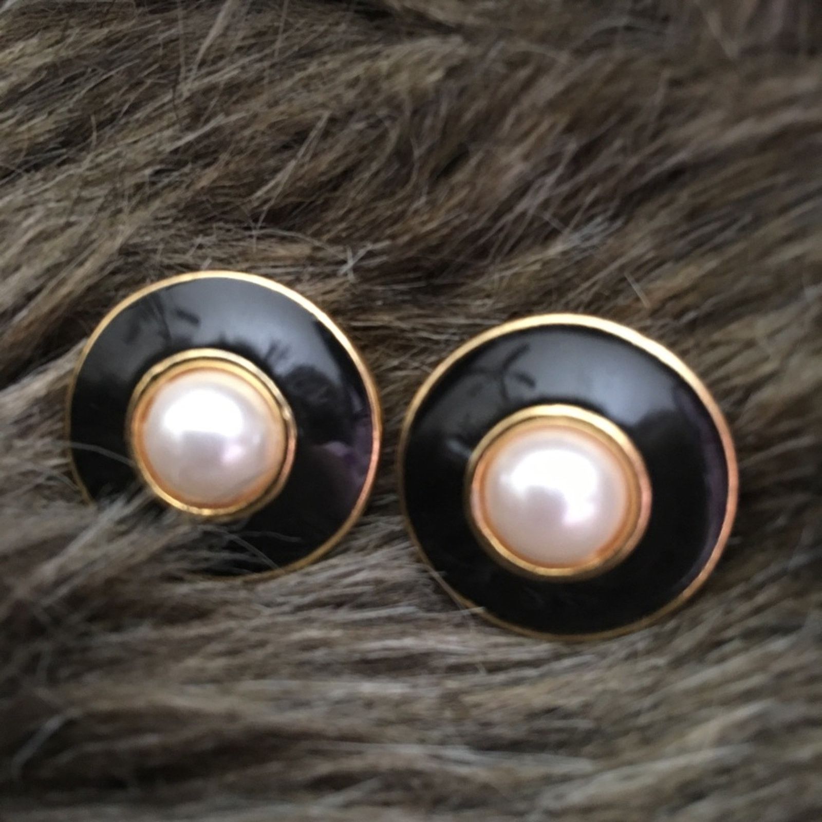 Vintage Vintage gold tone black enamel pearl clip earrings Size ONE SIZE - 2 Thumbnail