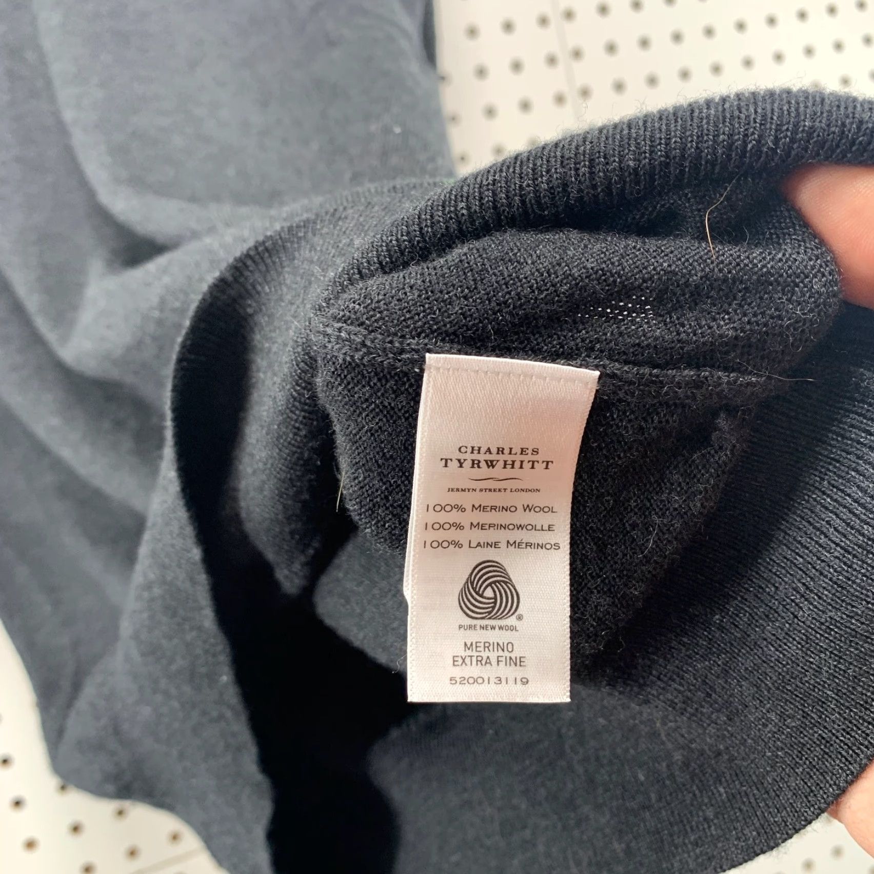Charles Tyrwhitt Charles Tyrwhitt Sweater Mens Medium Black V-Neck 100% Merino Wool Pullover Knit Wool Slim Fit Casual Regular Mens Size US M / EU 48-50 / 2 - 4 Thumbnail