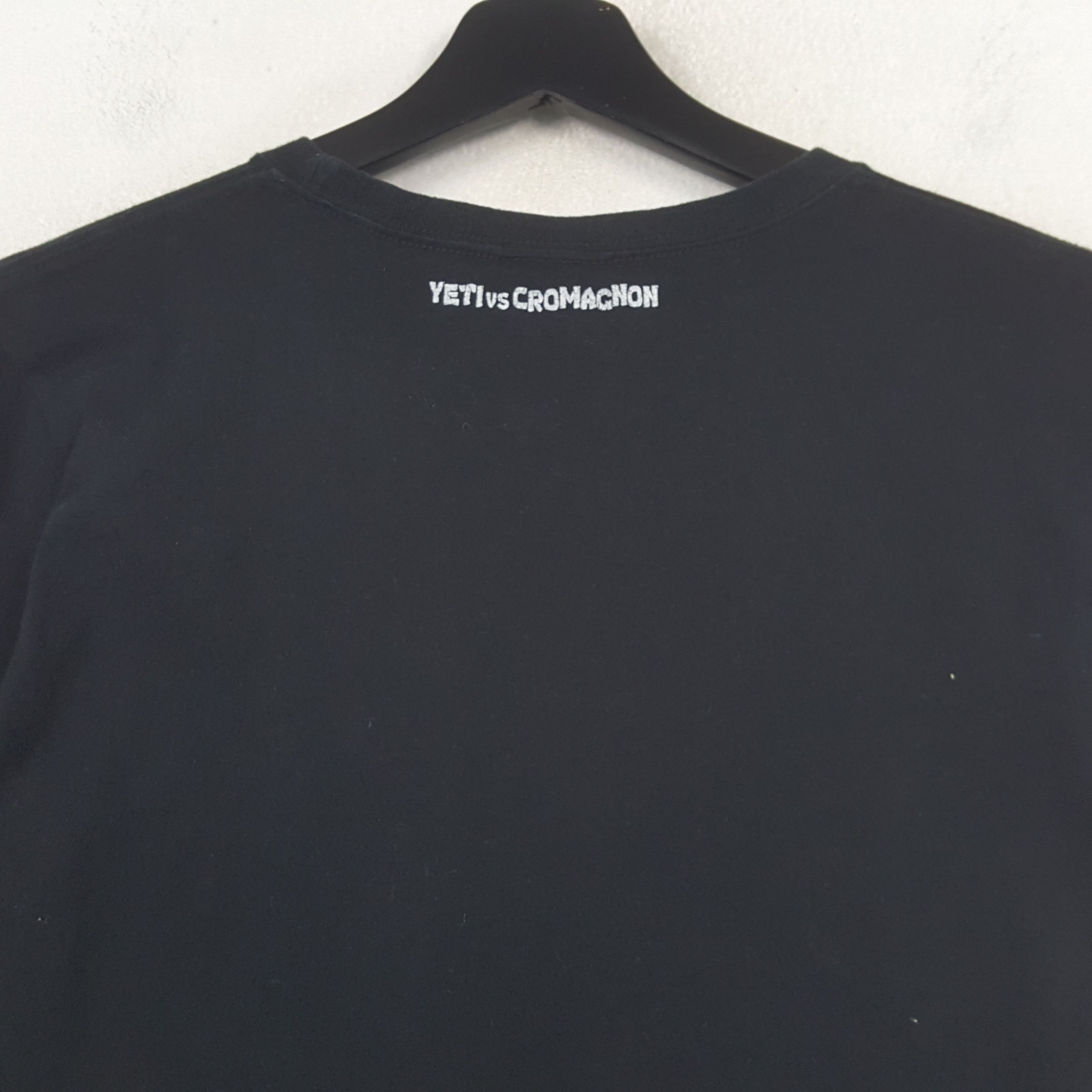 Vintage Yeti Vs Cromagnon Tshirt RR19 Size US S / EU 44-46 / 1 - 4 Thumbnail