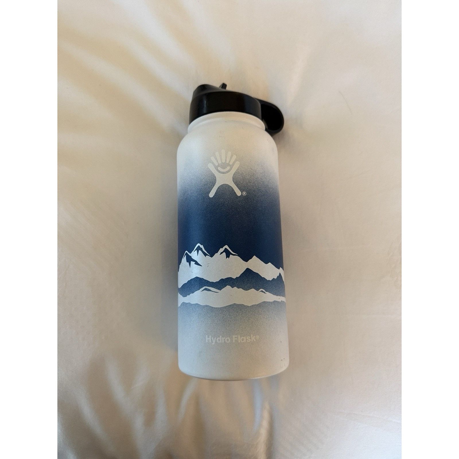 Other Hydro Flask 32 Oz Water Bottle Mountain Design, Stainless Size ONE SIZE - 2 Thumbnail