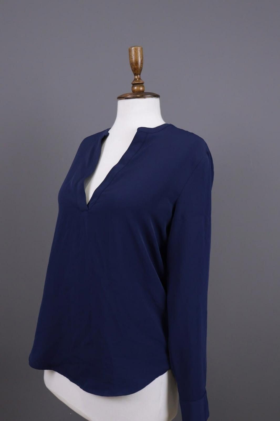 Lauren Ralph Lauren Lauren Ralph Lauren Blue V-Neck Blouse Shirt Size S Size S / US 4 / IT 40 - 6 Thumbnail