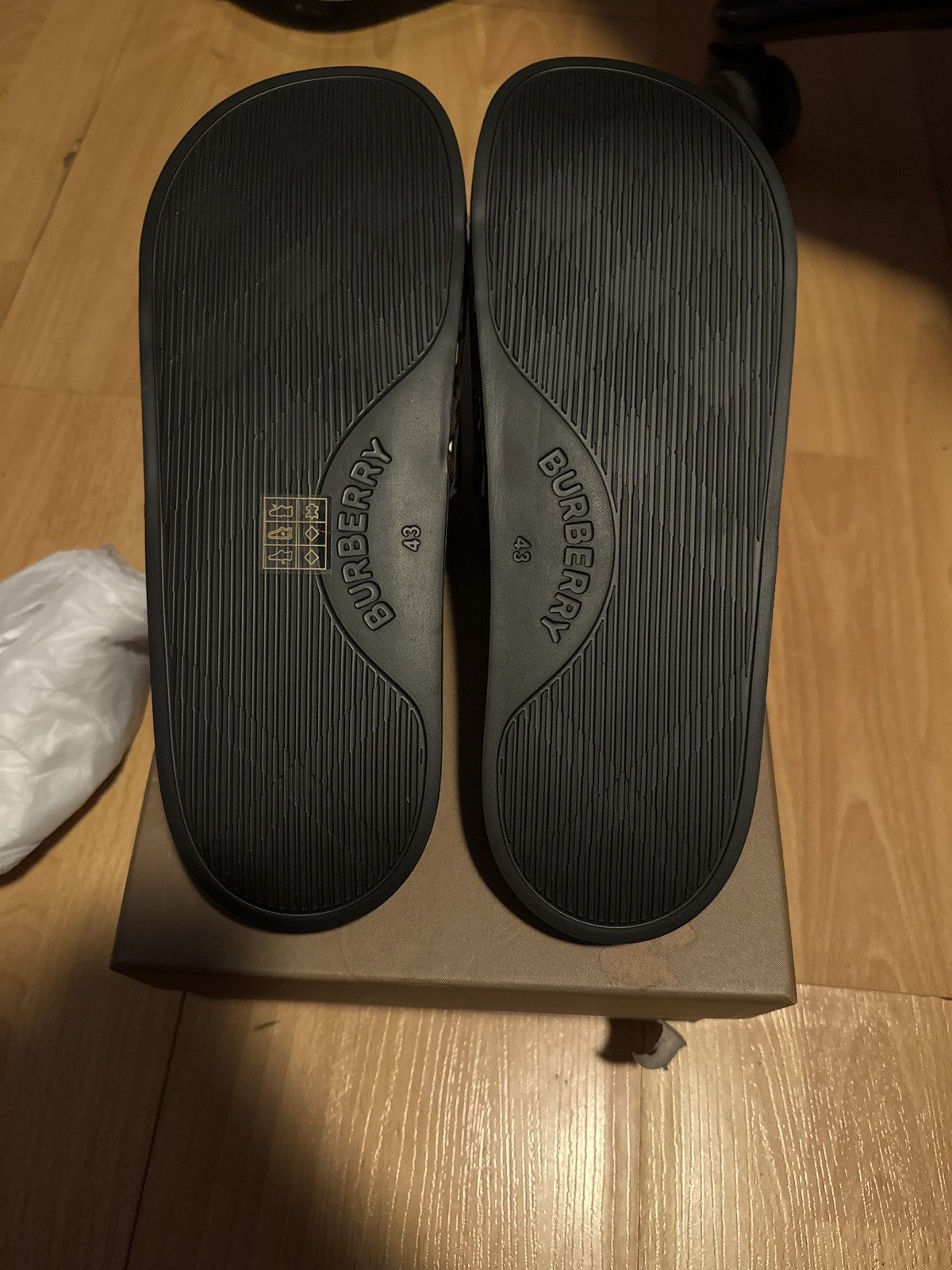 Burberry Burberry Monogram flocked slides Size US 9.5 / EU 42-43 - 2 Thumbnail