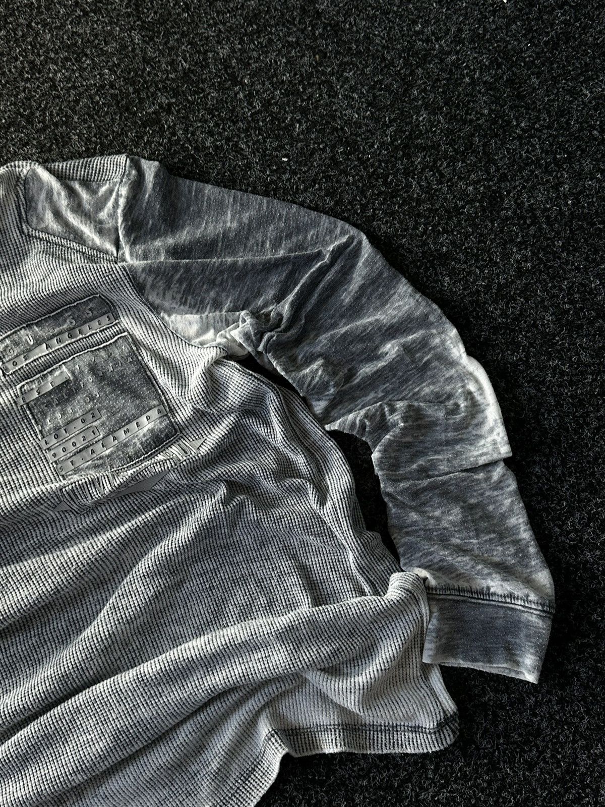 Guess 🚨Vintage GUESS CRAZY Big Logo Faded GRAY Y2K Opium RARE Size US L / EU 52-54 / 3 - 3 Thumbnail