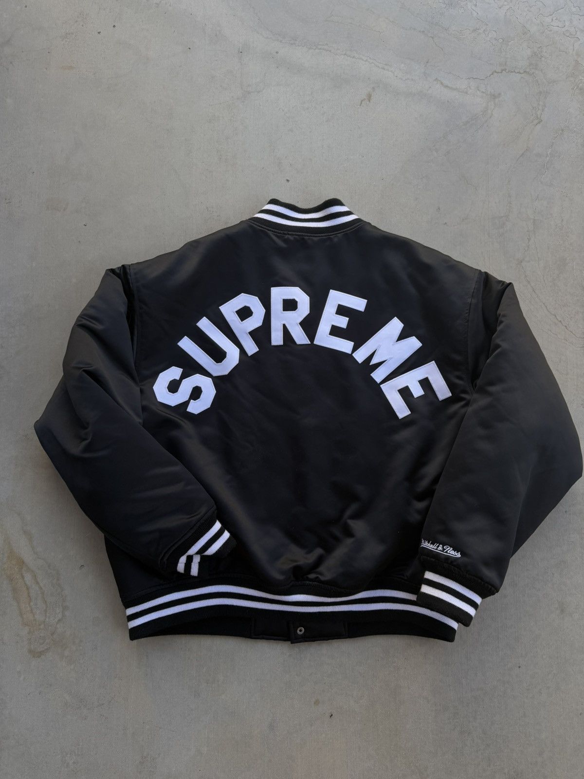 Mitchell & Ness × Supreme Supreme x Mitchell & Ness Satin Varsity Jacket – Black L Size US L / EU 52-54 / 3 - 1 Thumbnail