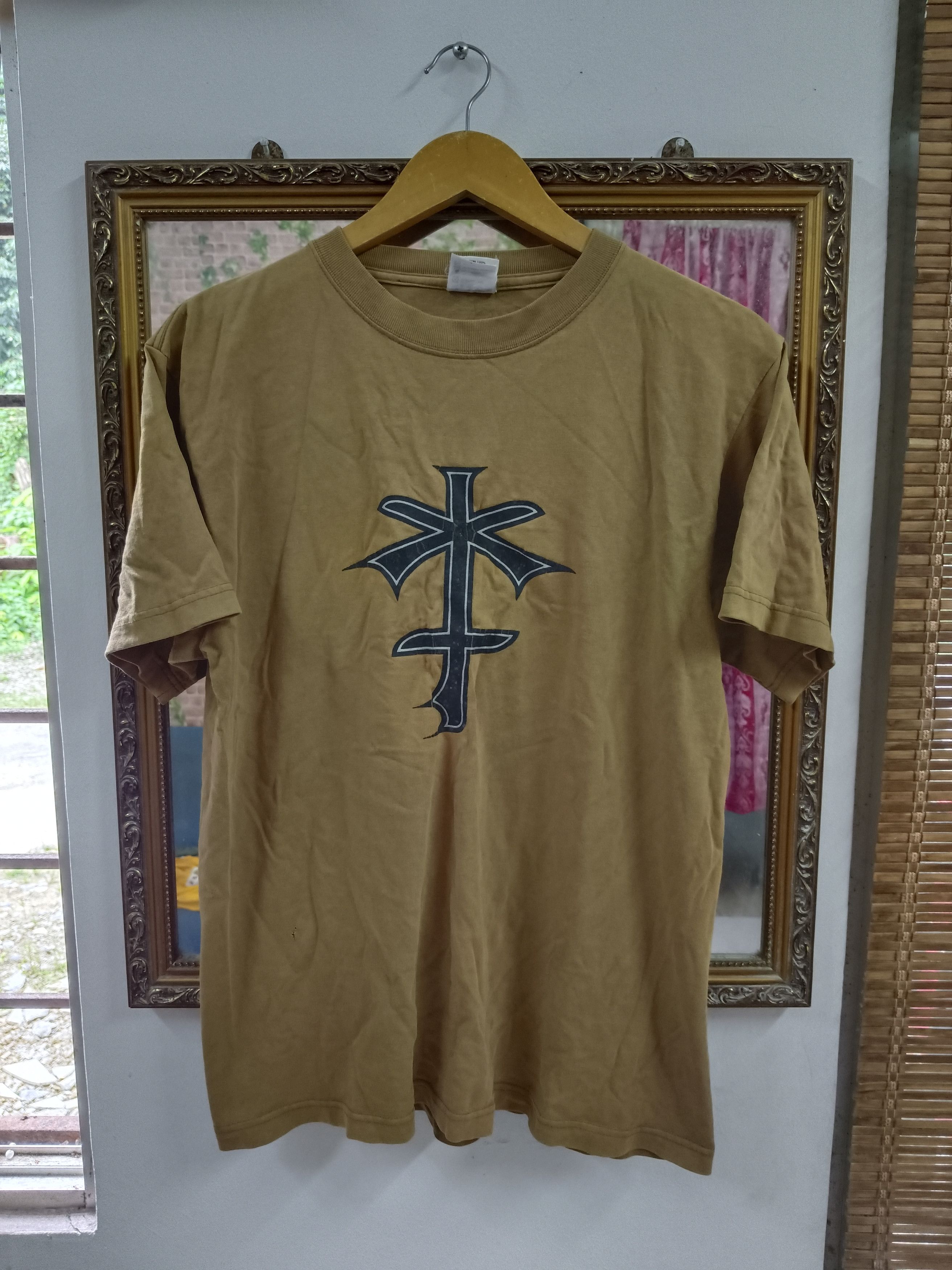 DiSTRESSED APPLE TEE SHIRT