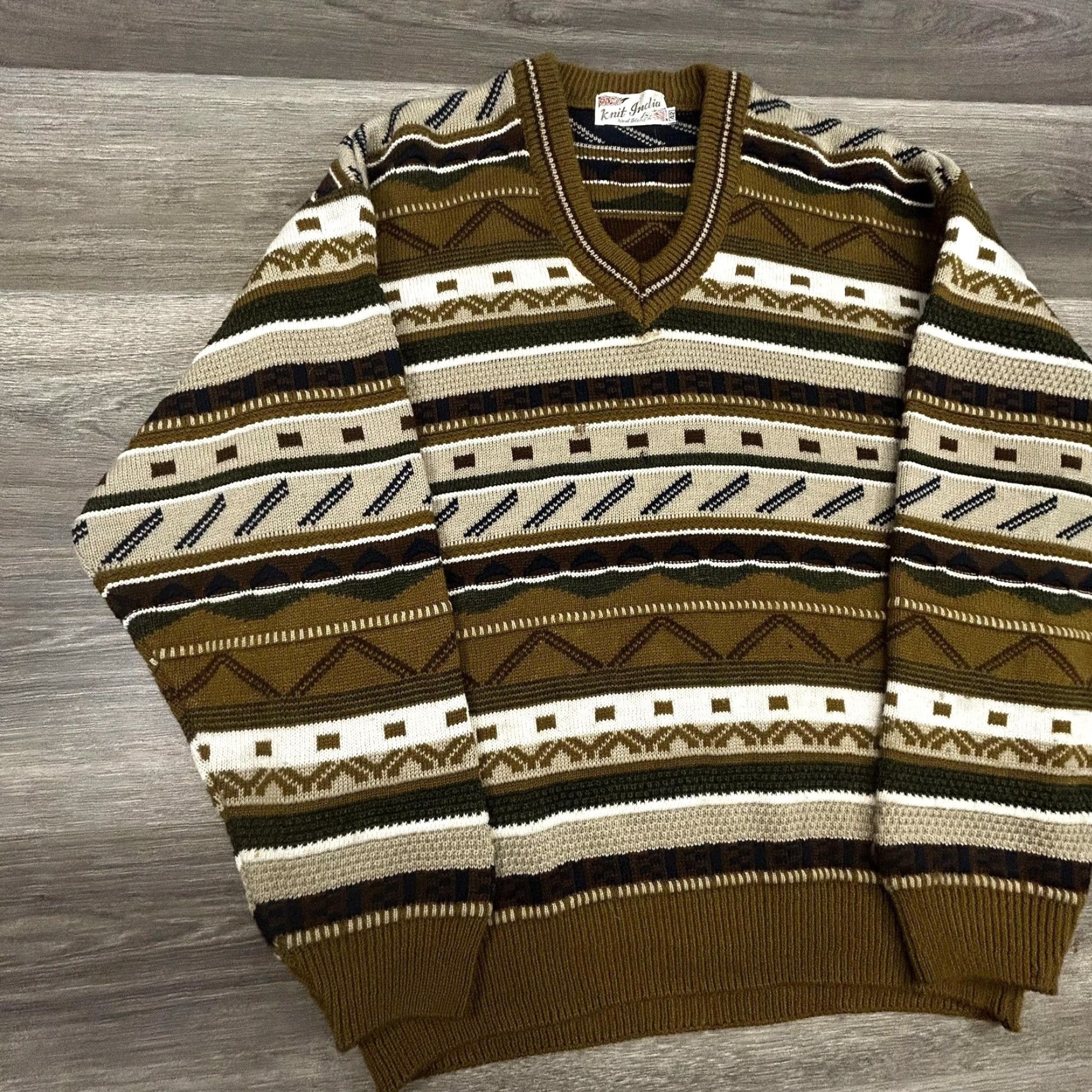 Coogi VINTAGE Knit India Mens XL Brown Striped Wool V-Neck Sweater 90s Hip Hop Retro Pullover Long Sleeve Wool Blend Geometric Pattern Category: Sweater Size US XL / EU 56 / 4 - 3 Thumbnail