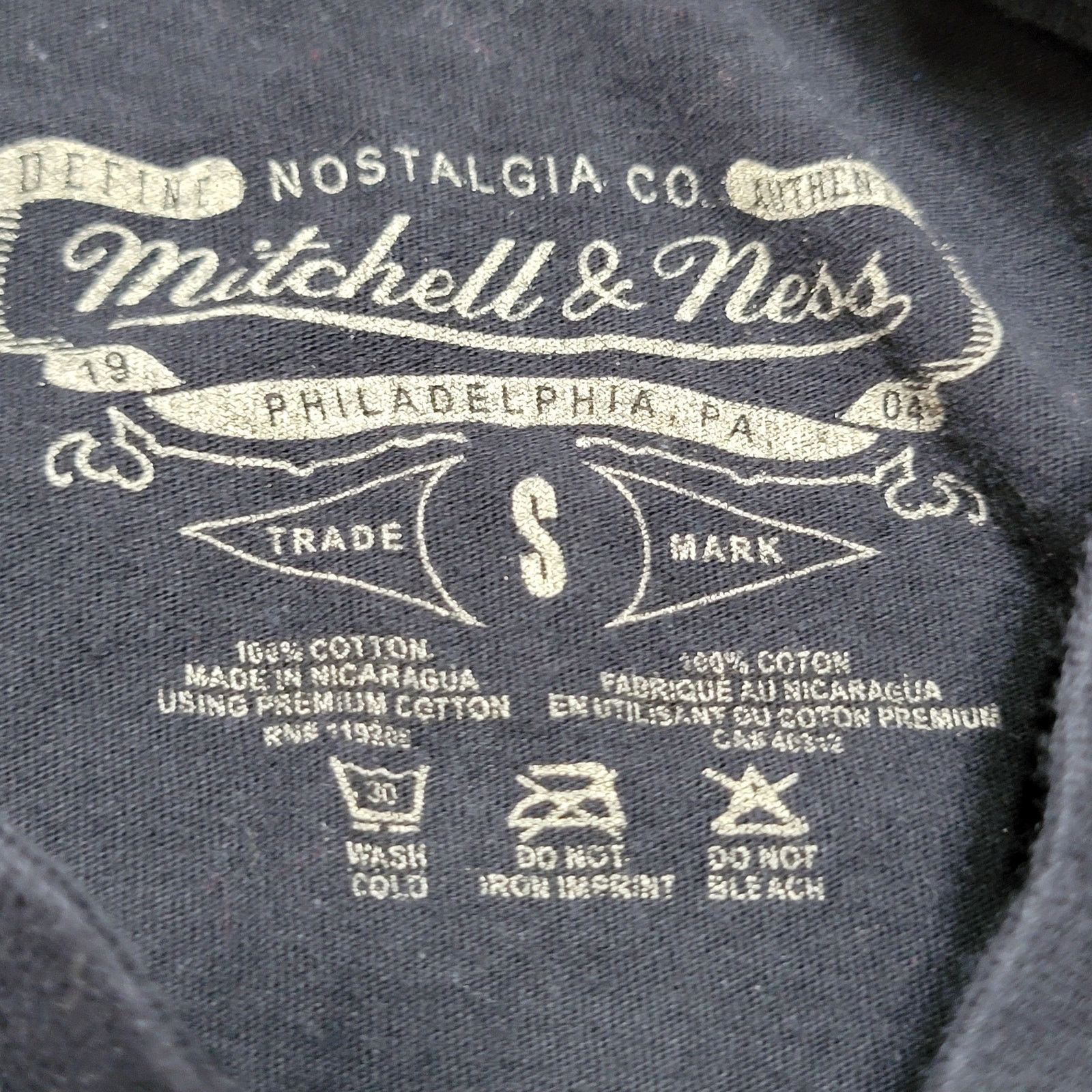 Mitchell & Ness SLAM Cover Unisex Tee w/ Philly 76ers Allen Iverson - Small Size US S / EU 44-46 / 1 - 8 Thumbnail