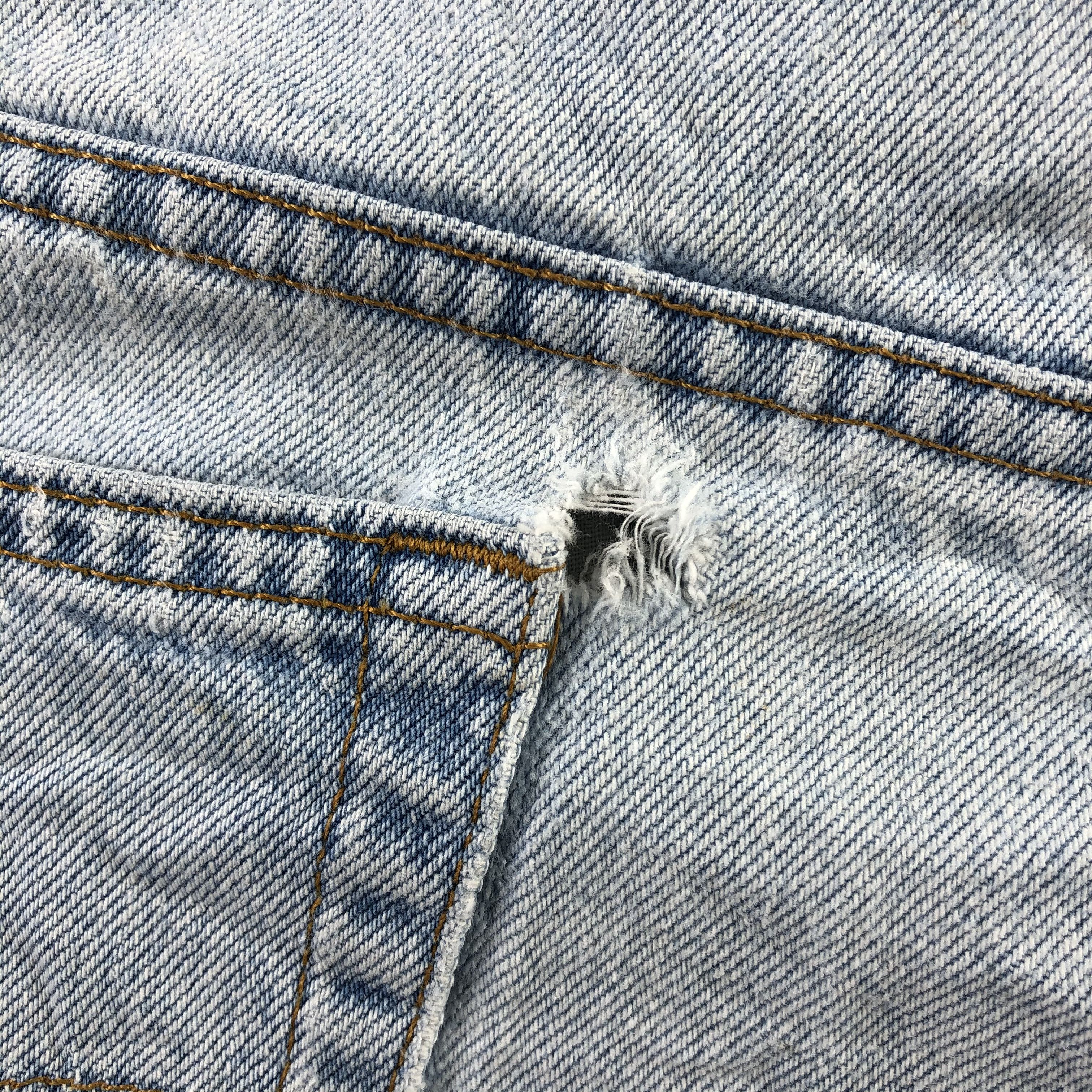 Levi's Vintage 90s Levis 550 Jeans Lightwash Denim KJ1376 Size US 35 - 9 Thumbnail