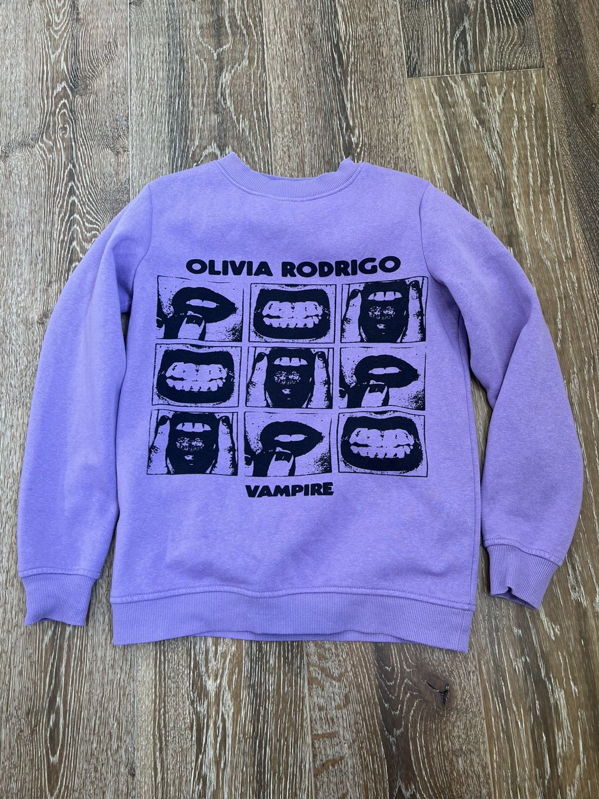 Band Tees Olivia rodrigo vampire sweater Size XXS / US 00 / IT 34 - 1 Thumbnail