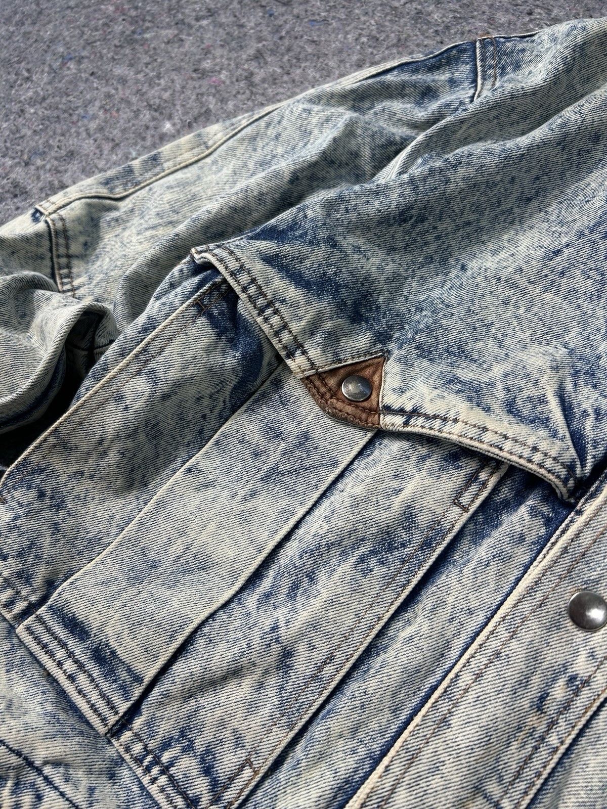 Other Essentials Vintage Acid Wash Denim Jacket Size S Size US S / EU 44-46 / 1 - 5 Thumbnail