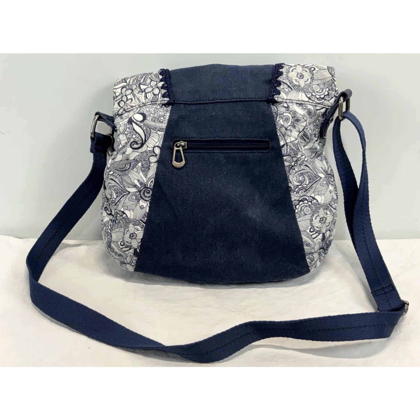 Vintage SAKROOTS Crossbody Bag Charm Blue White Owl Tassel Size ONE SIZE - 3 Thumbnail