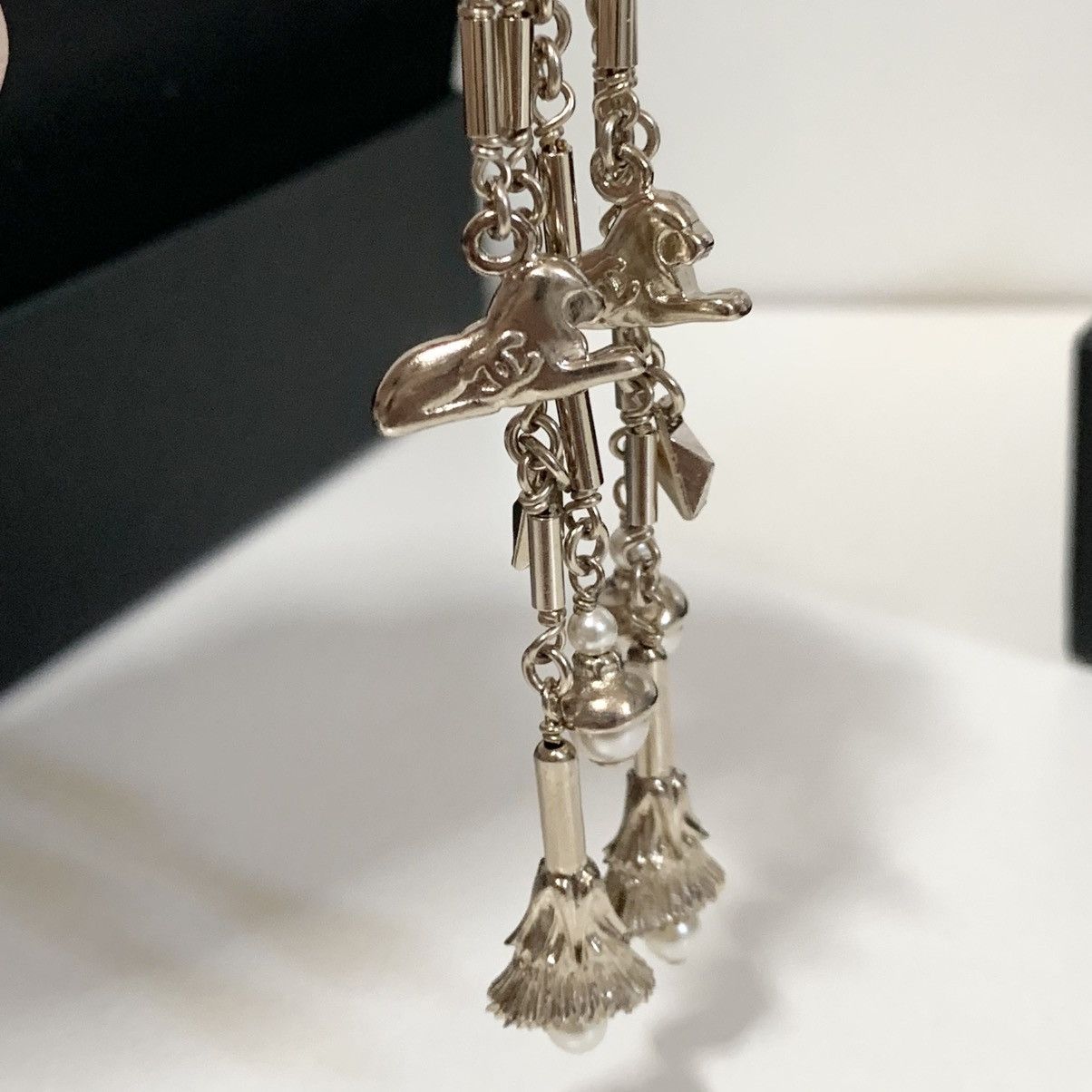 Chanel Chanel gold king dangly Pearl charm earrings Size ONE SIZE - 10 Thumbnail