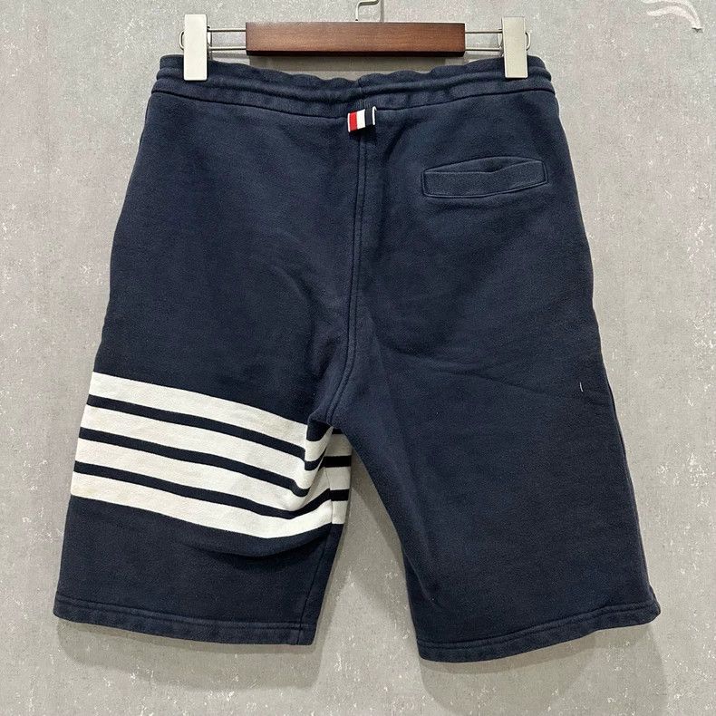 Thom Browne Thom Browne size1 Four-barrel shorts Size US 26 / EU 42 - 2 Thumbnail
