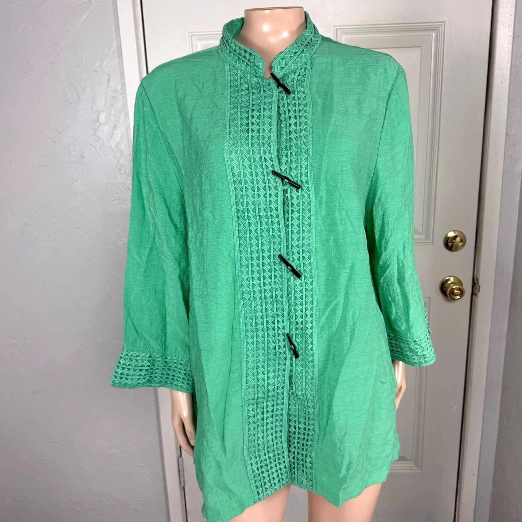 Vintage Moonlight Fashion Design Women's Blouse One Size Button Rayon Solid Green Crew Neck 3/4 Sleeve Casual All Seasons Vintage No Size ONE SIZE - 2 Thumbnail