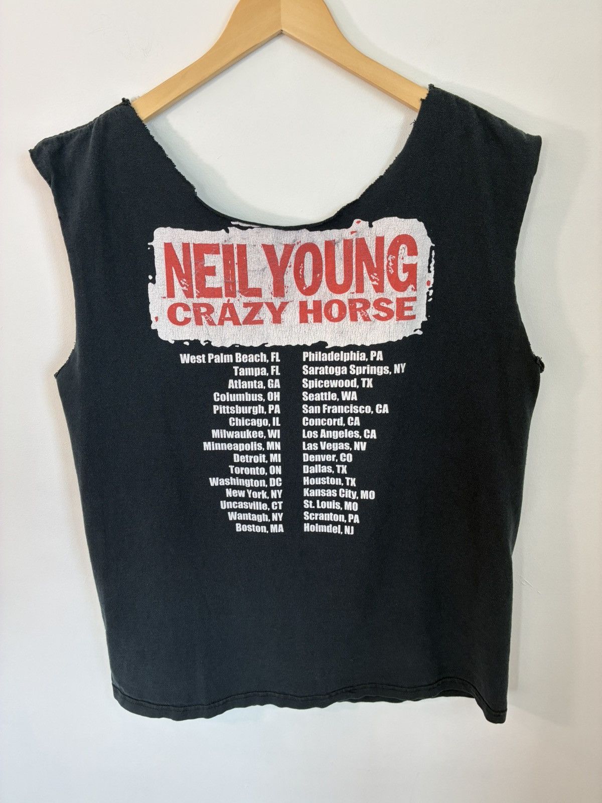 Band Tees Neil Young Thrashed Cut Off Distressed Band Tee Size US L / EU 52-54 / 3 - 4 Thumbnail