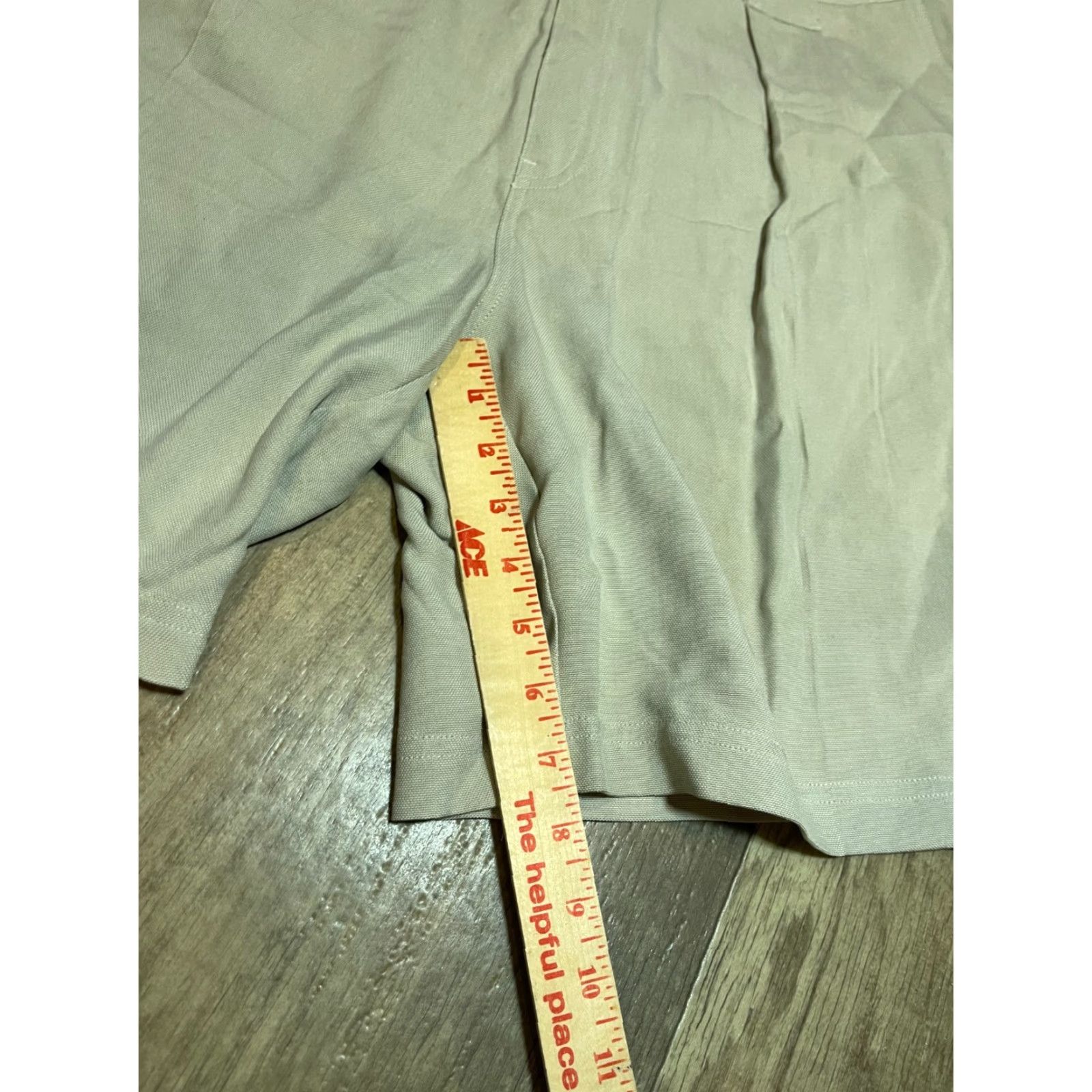 Tommy Bahama Tommy Bahama Shorts Mens Bermuda Silk Khaki 42 Regular Beige Outdoor Casual Button Zipper Plaid Pattern Size US 36 / EU 52 - 2 Thumbnail