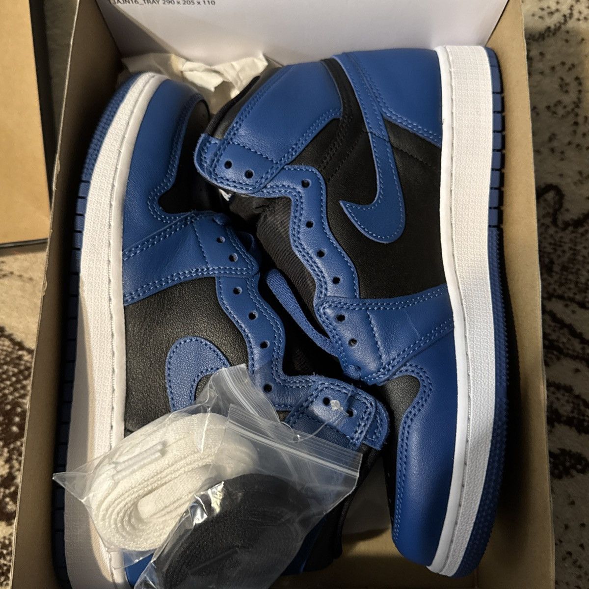 Jordan Brand AIR JORDAN 1 RETRO HIGH OG GS Size US 7 / EU 40 - 3 Thumbnail