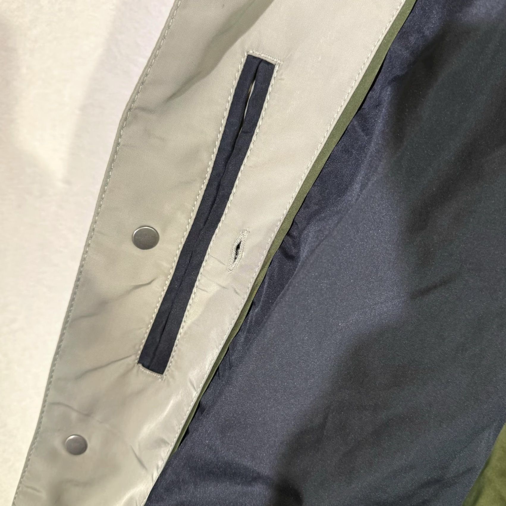 Banana Republic Banana Republic Jacket Mens XL Gray Navy Blue Bomber Varsity Snap Front Snaps Front Lined Pockets Lightweight Regular Softshell Size US XL / EU 56 / 4 - 4 Thumbnail