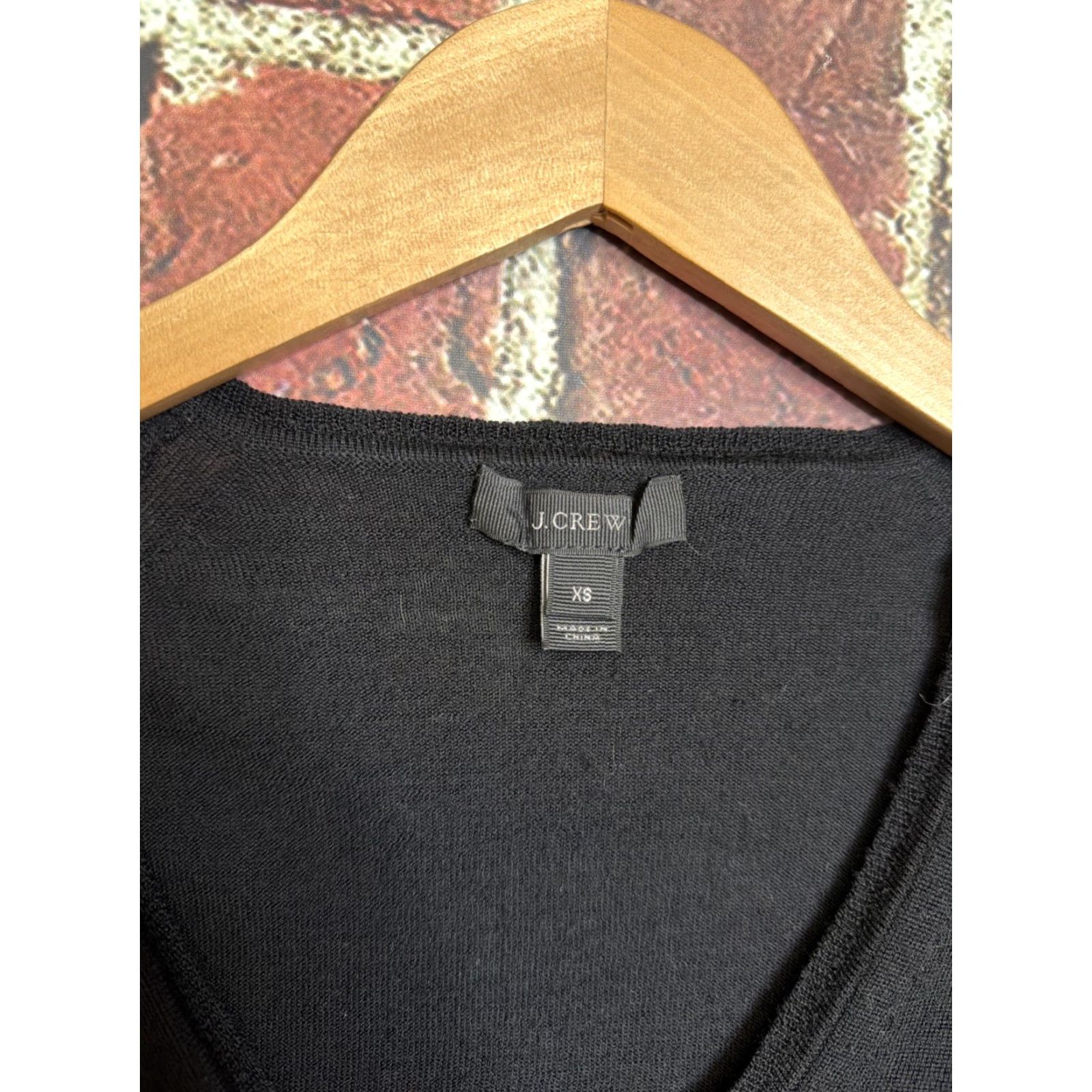 J.Crew J.Crew Sweater Womens Medium Black V-Neck Merino Wool Blend Pullover Knit Regular Long Sleeve Mens? No, Womens Size M / US 6-8 / IT 42-44 - 2 Thumbnail