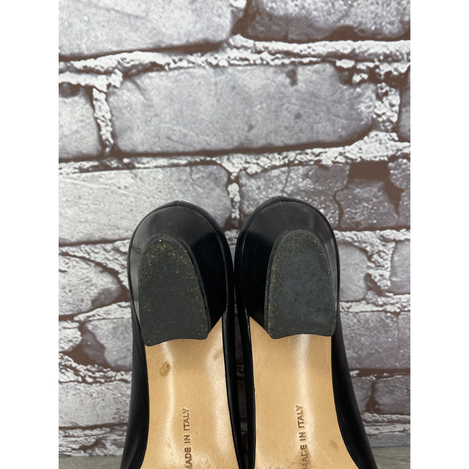 Salvatore Ferragamo Salvatore Ferragamo Black Leather Gold Bow Designer VTG Heel Size US 6 / IT 36 - 23 Thumbnail