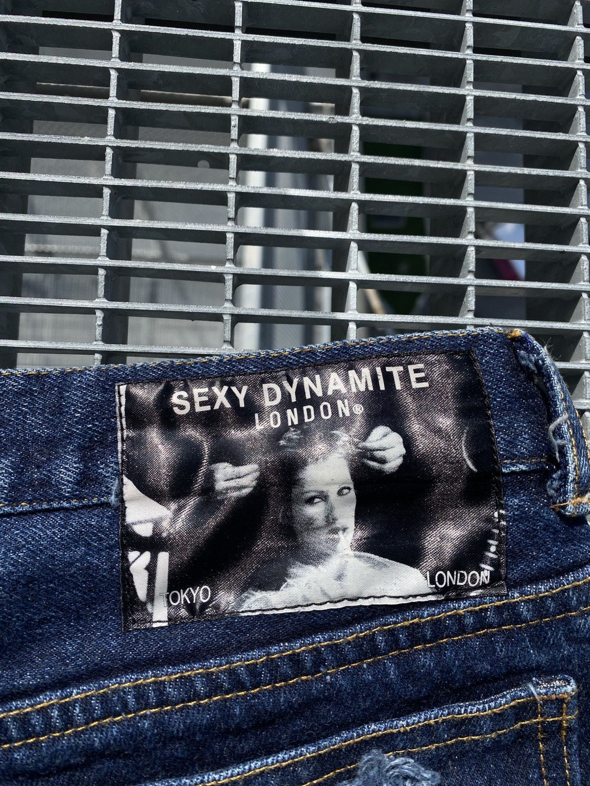 Japanese Brand Sexy Dynamite Distressed Y2K Japanese Goth Alt Mini Shorts Size 26" / US 2 / IT 38 - 8 Thumbnail