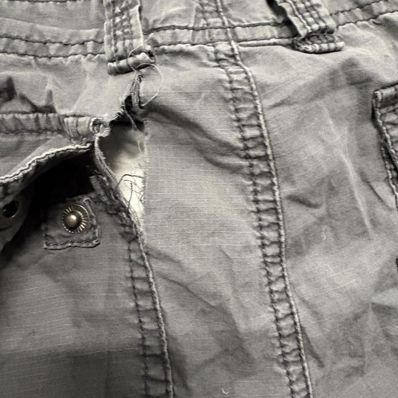 Vintage CRAZY Vintage Y2K/2000s Grey Grunge Cargo Shorts! Size US 32 / EU 48 - 4 Thumbnail