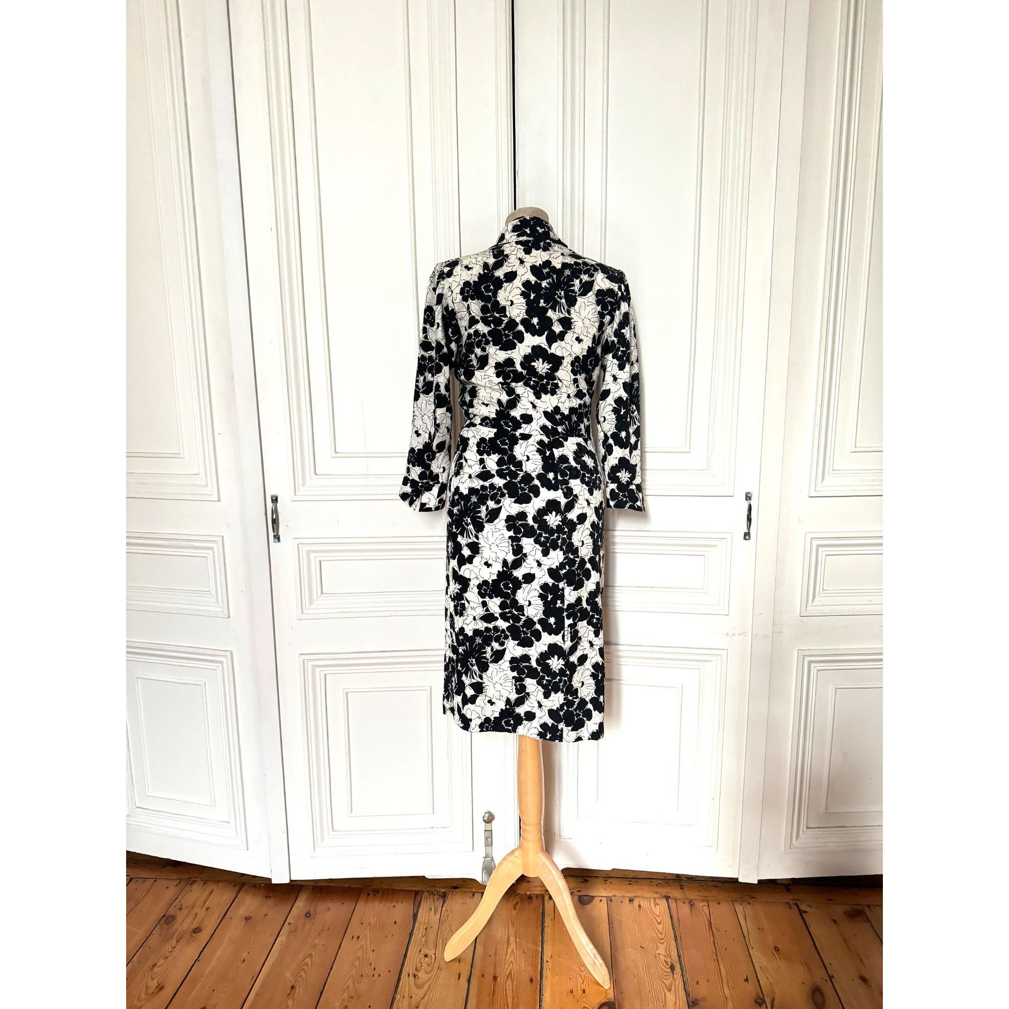 Yves Saint Laurent Spring Summer 1986 White Black Silk Floral Dress Size M / US 6-8 / IT 42-44 - 5 Thumbnail