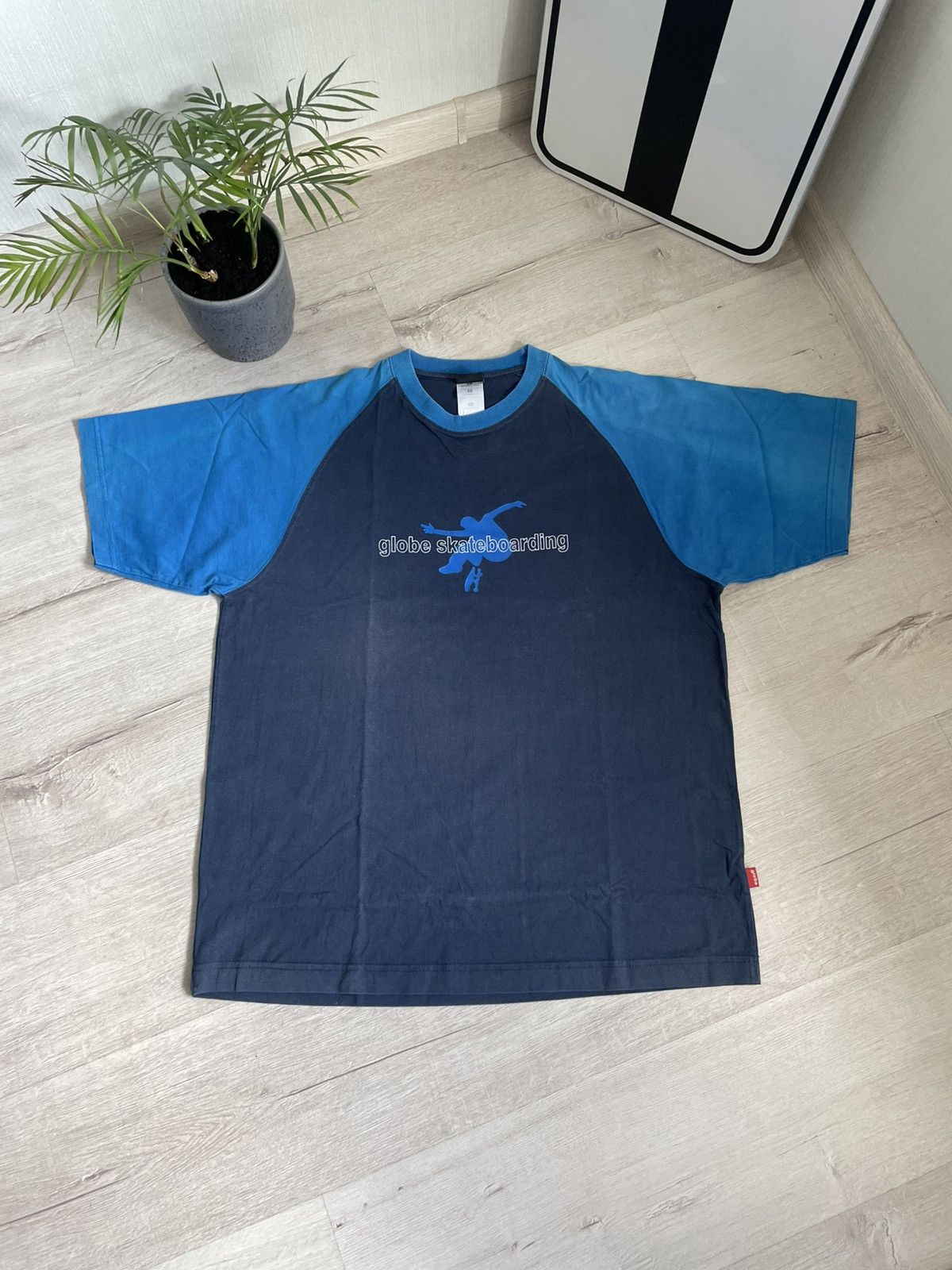 Globe Vintage 90s Globe Skateboarding Faded Tee Y2k Like polar sk8 Size US XL / EU 56 / 4 - 1 Thumbnail