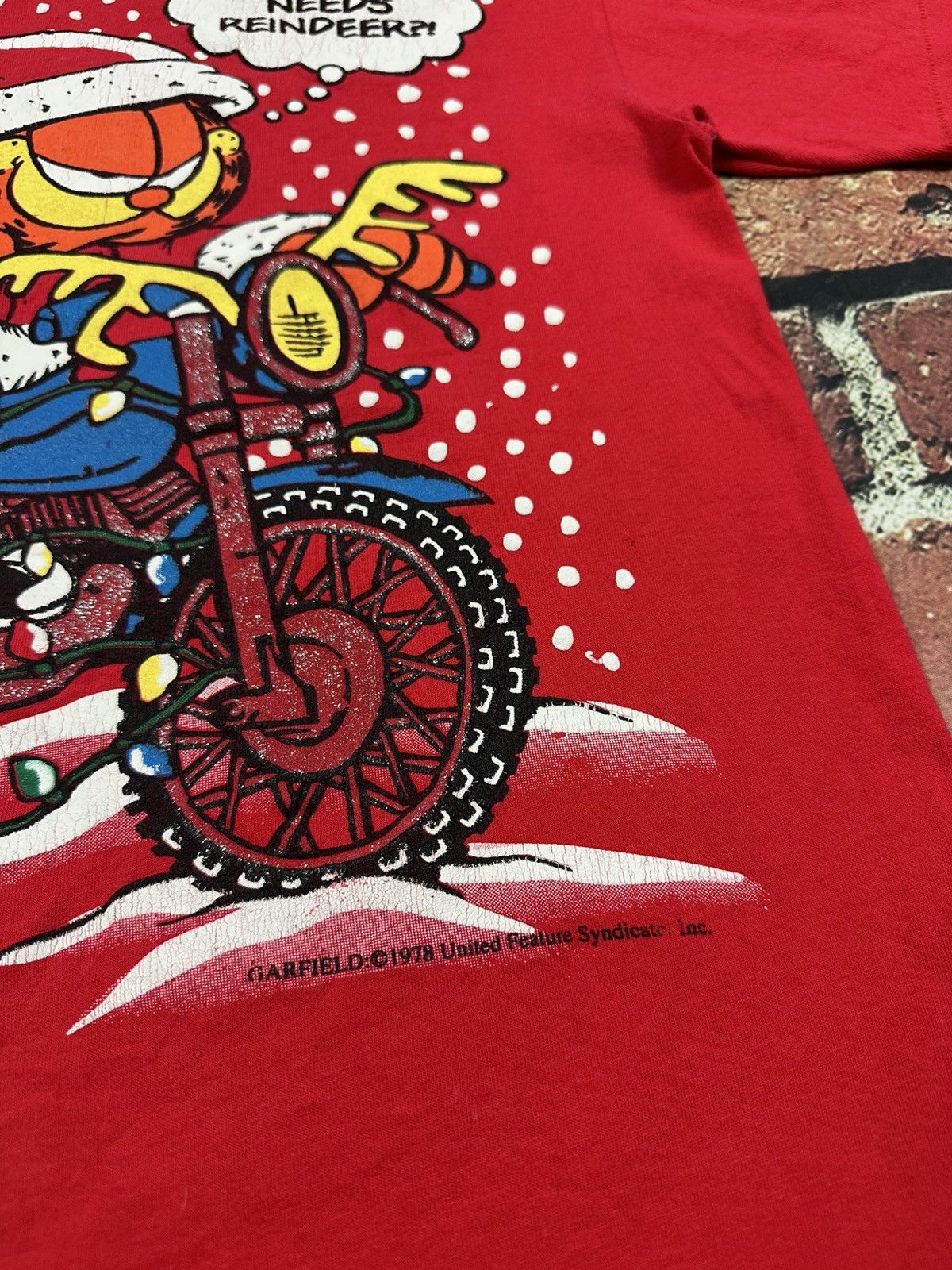 Anvil Vintage Garfield WHO NEEDS REINDEER Christmas Tee Motorcycle Size US L / EU 52-54 / 3 - 4 Thumbnail