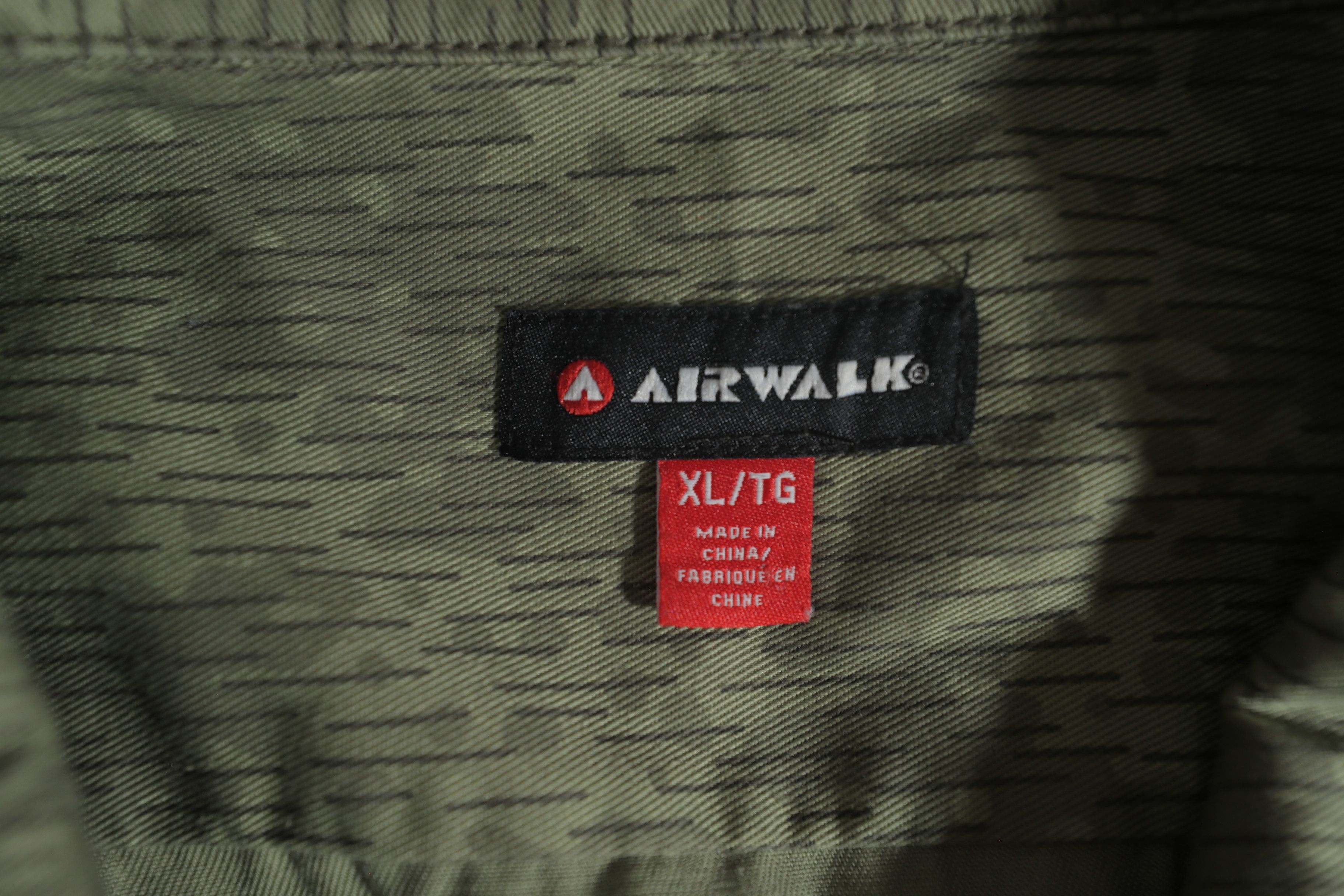 Airwalk Airwalk Mens Zip Up Short Sleeve Camp Shirt (XL) Size US XL / EU 56 / 4 - 10 Thumbnail