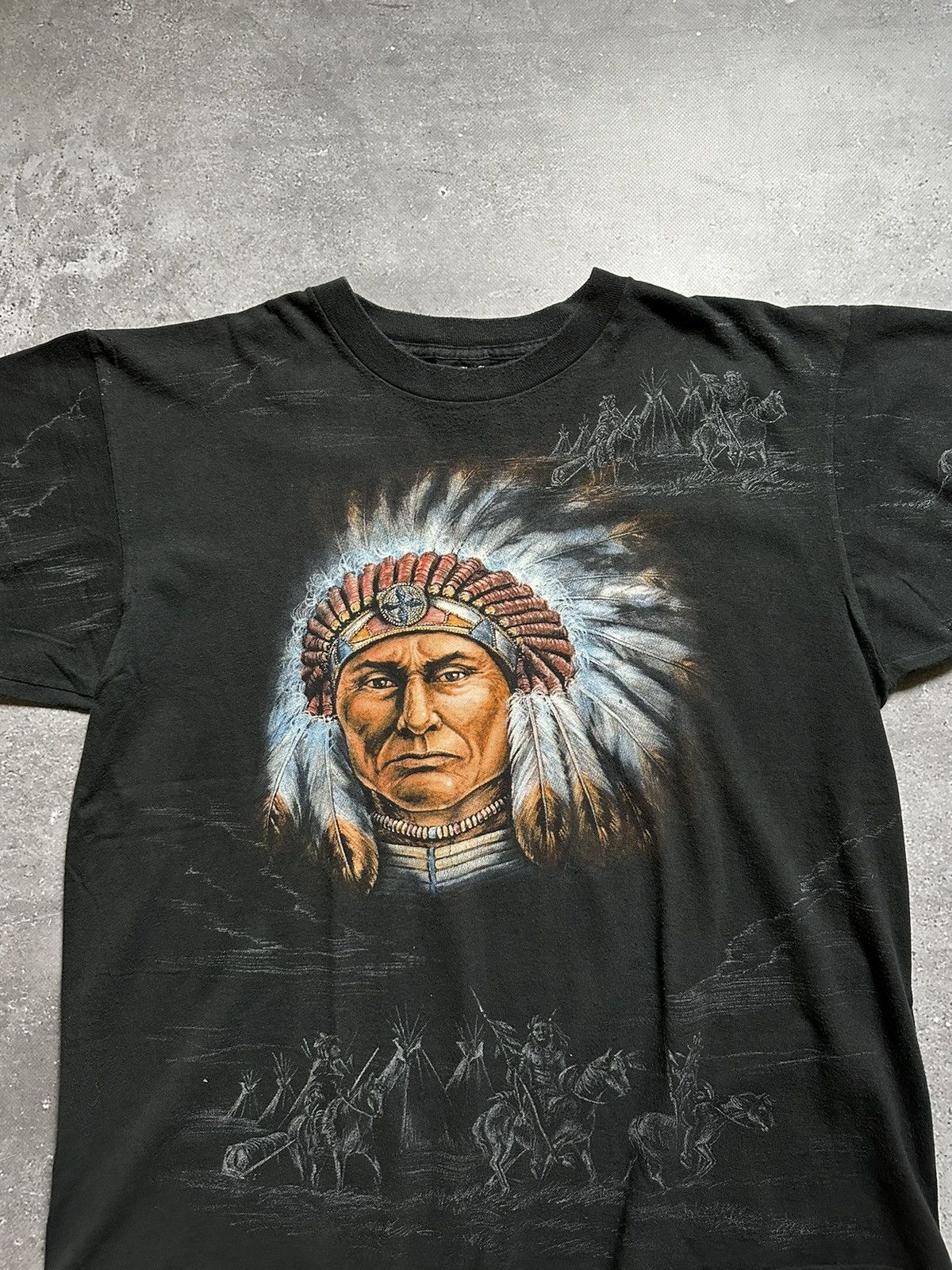 Vintage Vintage 90s 3D Emblem Indians Native American T-Shirt Size US XL / EU 56 / 4 - 2 Thumbnail