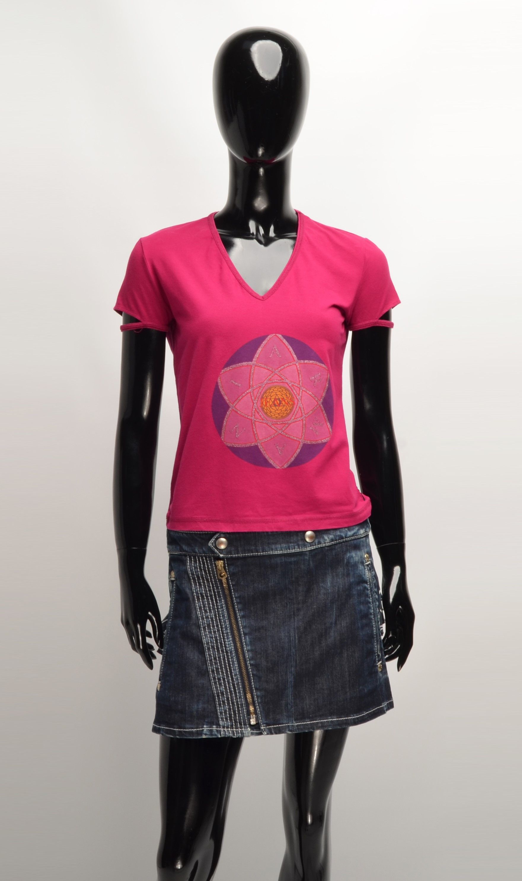 Armani Vintage Armani Jeans Y2K V-Neck T-shirt Size S / US 4 / IT 40 - 1 Thumbnail