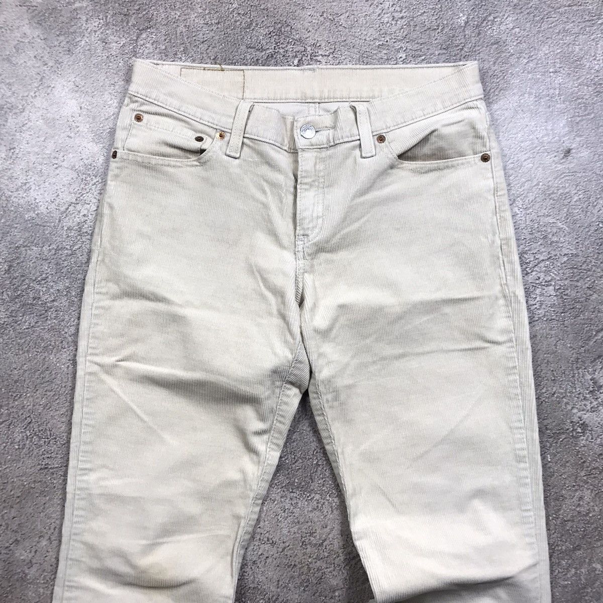 Vintage Vintage 90s Levis Baggy Chino Pants Relaxed Fit Cream Y2K 29 Size US 29 - 3 Thumbnail
