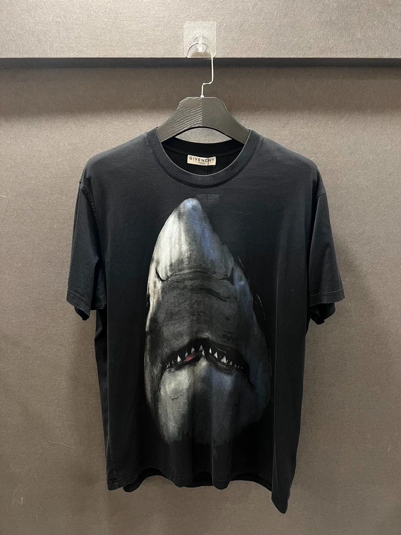 Givenchy Givenchy Big Shark Pattern Short Sleeve M Size US M / EU 48-50 / 2 - 1 Thumbnail