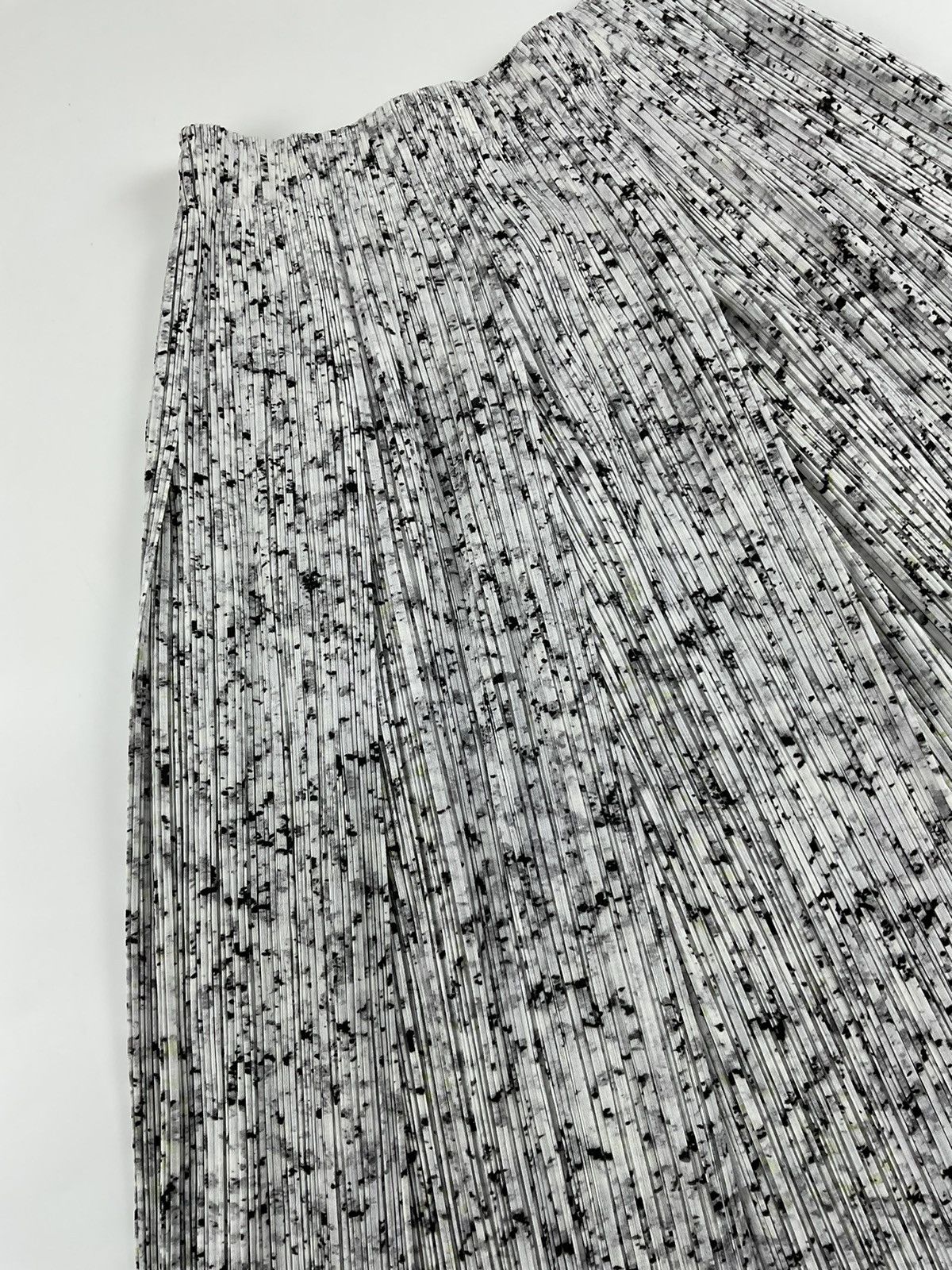 Issey Miyake Issey Miyake Pleats Please Pleated Marble Skirt Size 28" / US 6 / IT 42 - 3 Thumbnail