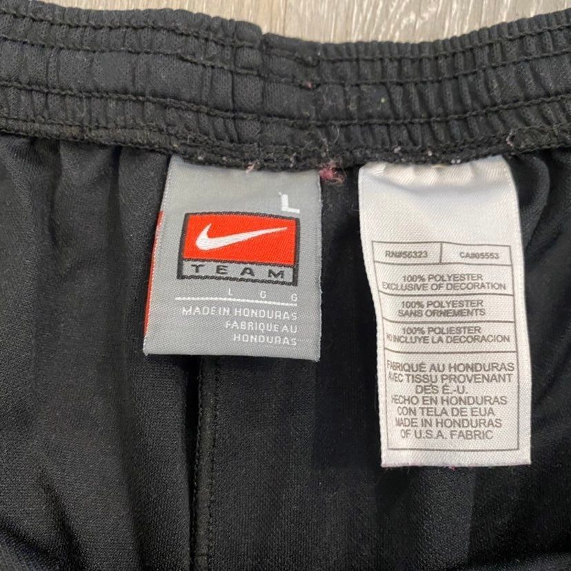 Nike Nike Team Black Athletic Shorts Men Large Bin H-26 Size US 35 - 2 Thumbnail
