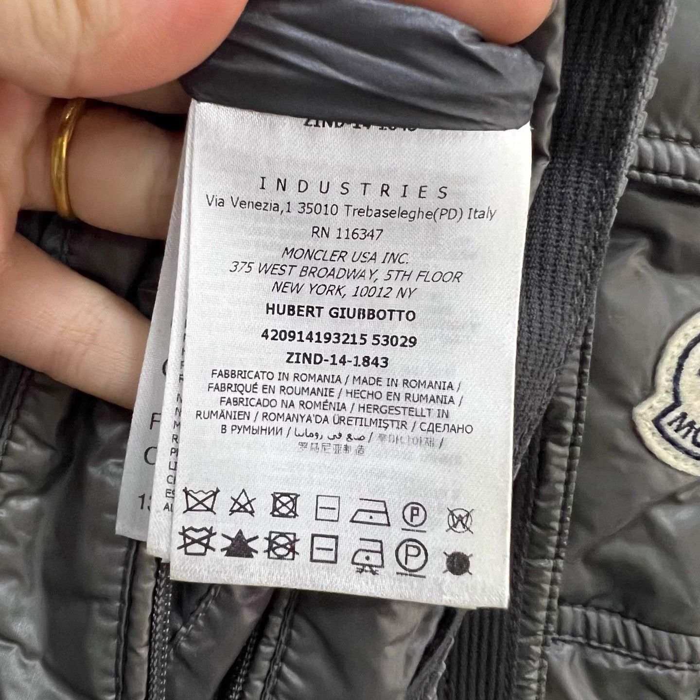 Moncler Moncler solid patch embroidery puffer jacket size 4 Size XL / US 12-14 / IT 48-50 - 4 Thumbnail
