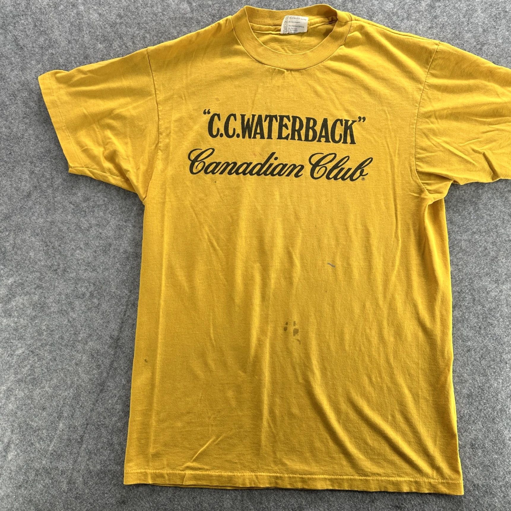 Hanes VINTAGE Canadian Club Shirt Mens Large Yellow C.C. Waterback Bar Promo 80s Size US L / EU 52-54 / 3 - 3 Thumbnail