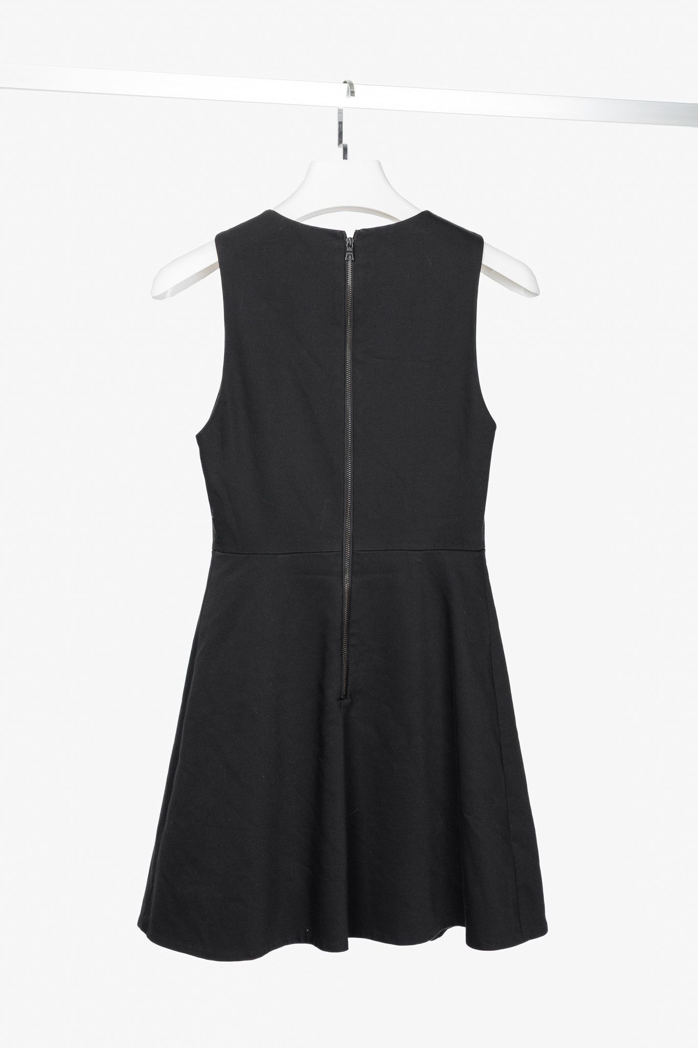 Alice + Olivia Alice + Olivia Bria Black & White Pleated Slit-Front Dress Size XS / US 0-2 / IT 36-38 - 2 Thumbnail
