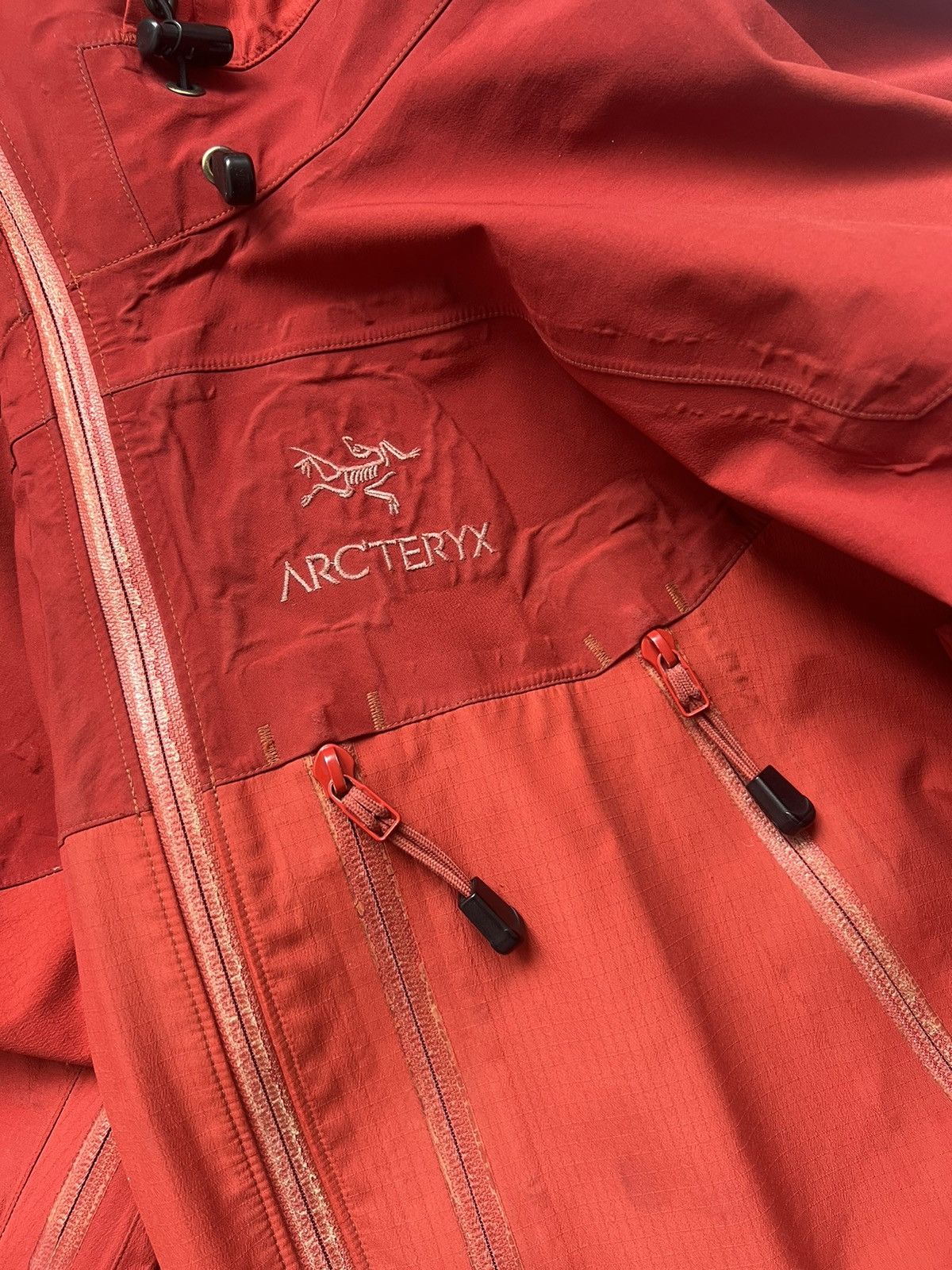 Arc'teryx 🔥Vintage 2004 Arcteryx Theta SV Sangria Red Gore-Tex Jacket Size US XL / EU 56 / 4 - 14 Thumbnail