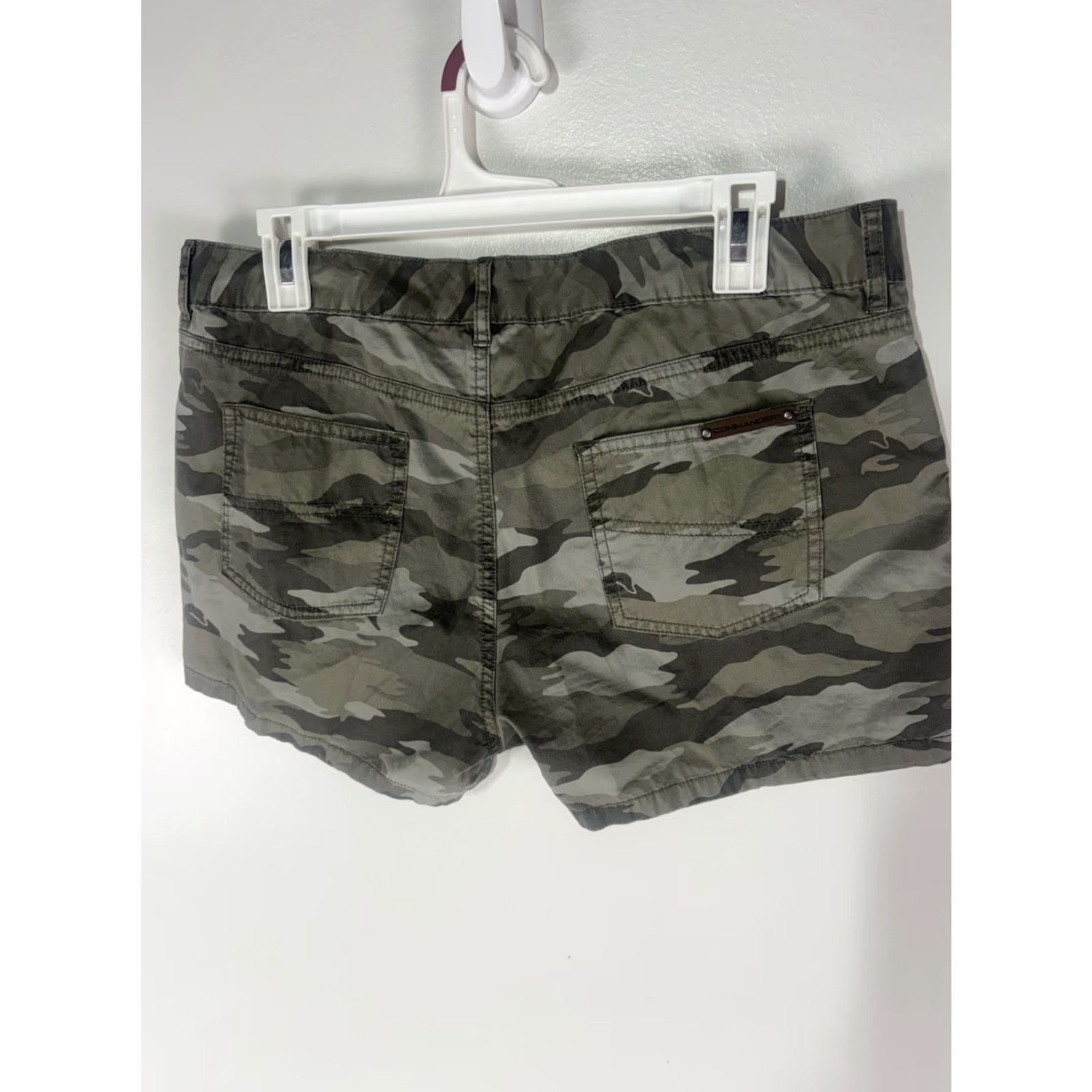 Vintage Commander Life Chino Shorts Womens Size 6 Camouflage 5-Pocket Twill Cotton Mid Rise Regular Fit Vintage? No (adjusted) Size 28" / US 6 / IT 42 - 2 Thumbnail