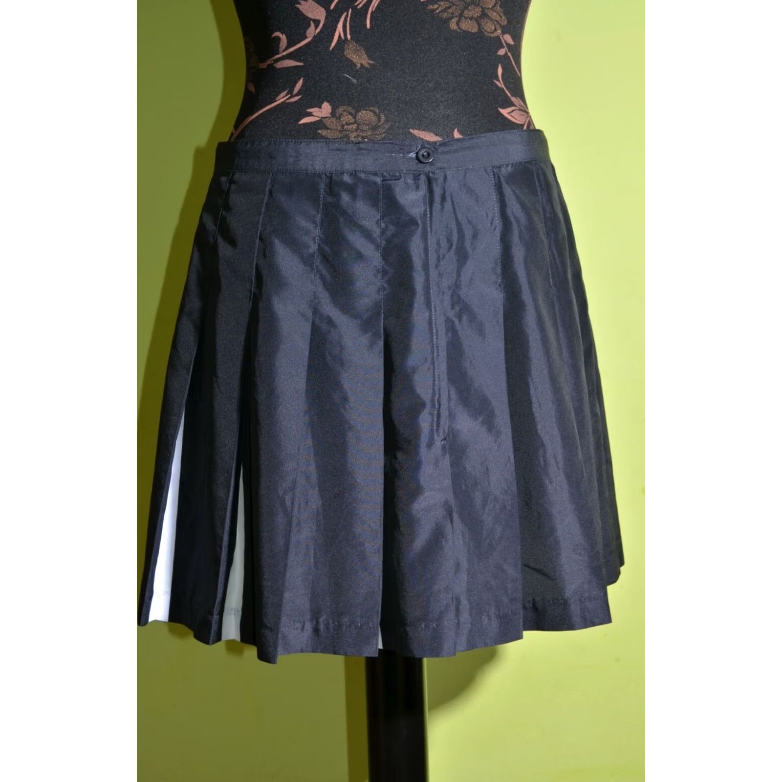 Nike Vintage NIKE Pleated Skirt XL Black IQ? Size 40" / US 18 - 2 Thumbnail
