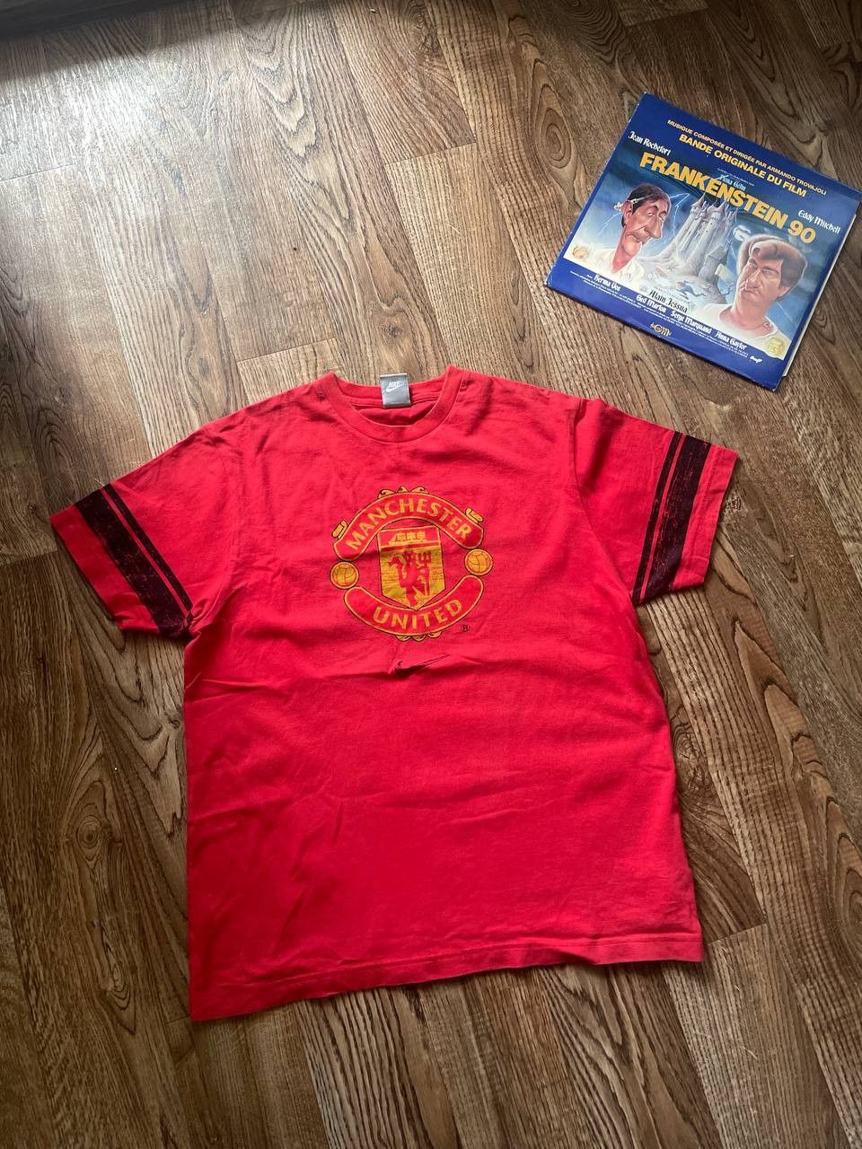 Nike Vintage Nike Manchester United T-Shirt 00s Big Logo Swoosh Size US L / EU 52-54 / 3 - 1 Thumbnail