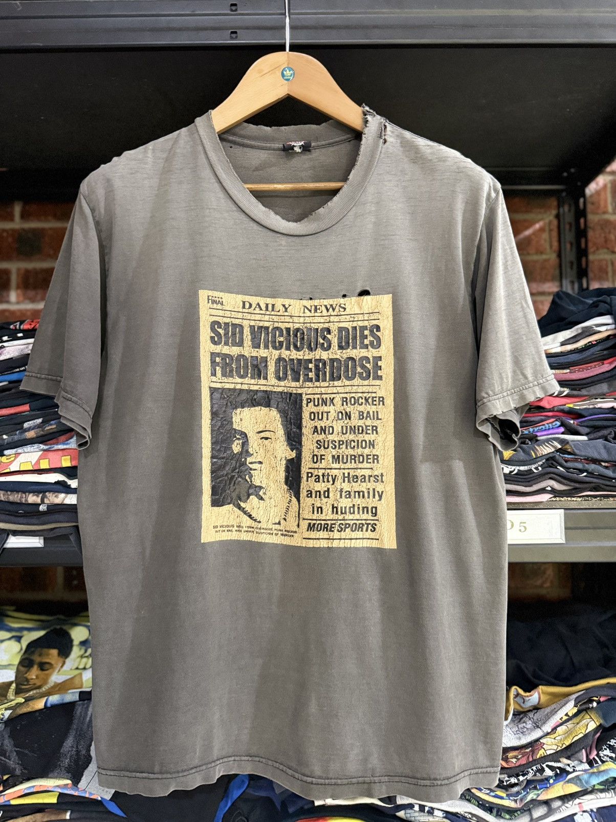 Band Tees Thrashed Vintage Sid Vicious Dies From Overdose Sun Faded T Size US L / EU 52-54 / 3 - 1 Thumbnail