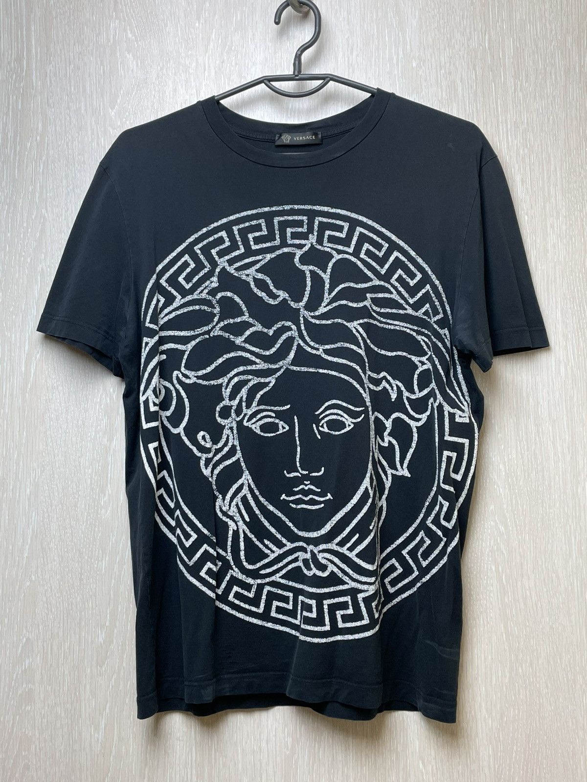 Versace Versace Medusa Distressed Tee T-shirt Size US S / EU 44-46 / 1 - 1 Thumbnail